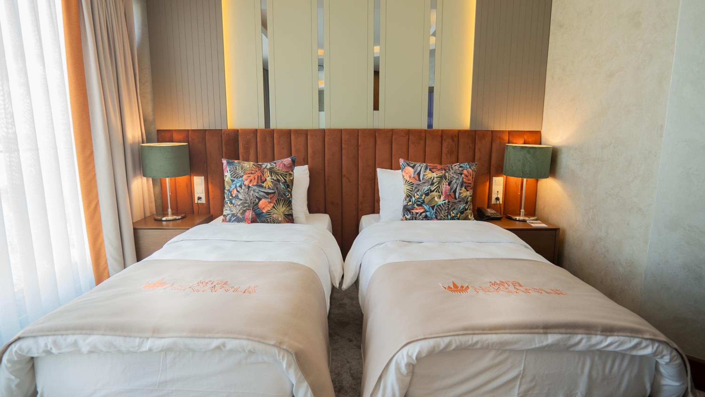 Superior King Room - Photo 3