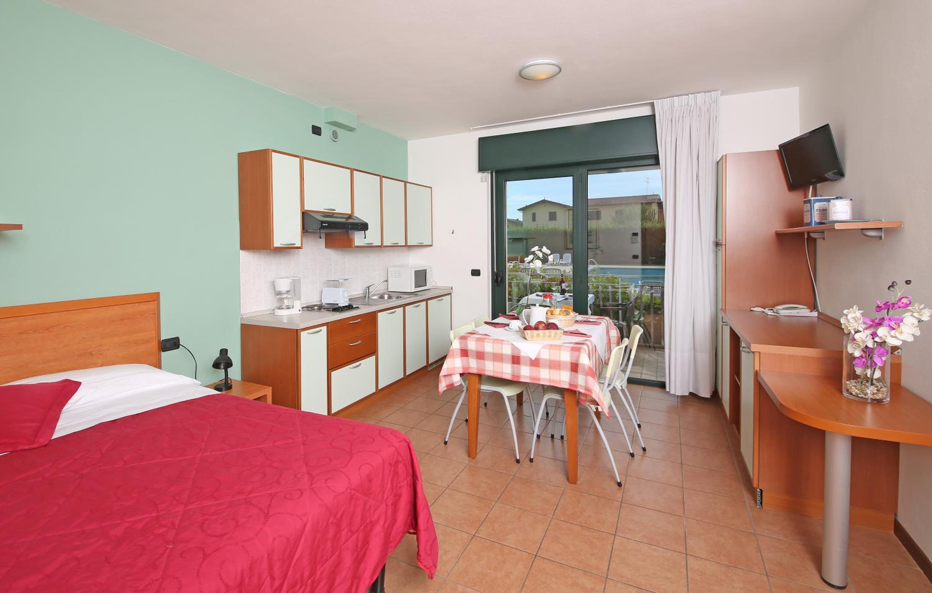 Studio (2 Adults) - Photo 1