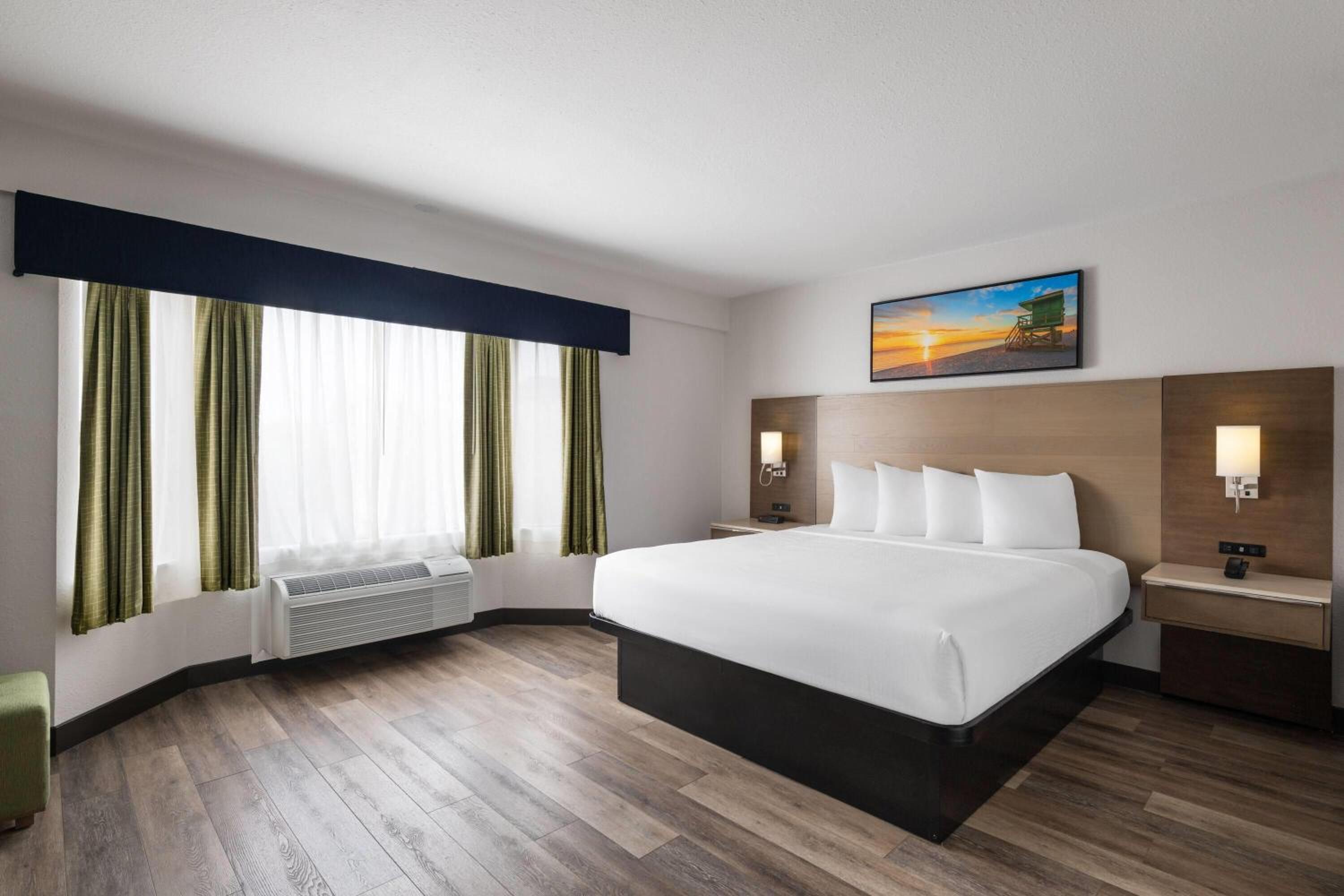1 King Bed, Mobility/Hearing Impaired, Accessible Room, Non-Smoking - Photo 2