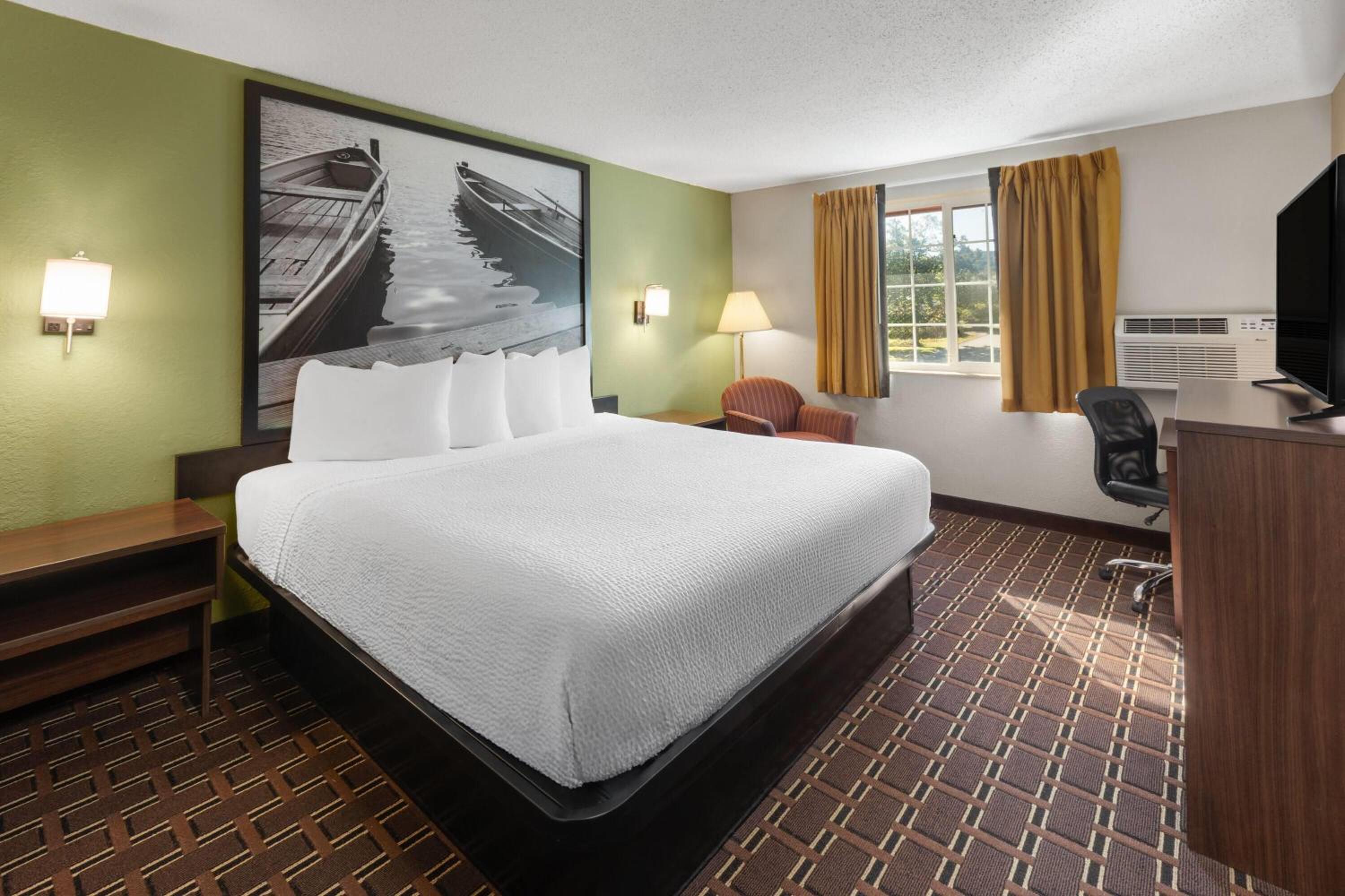 King Room - Pet Friendly/Non-Smoking - Photo 2