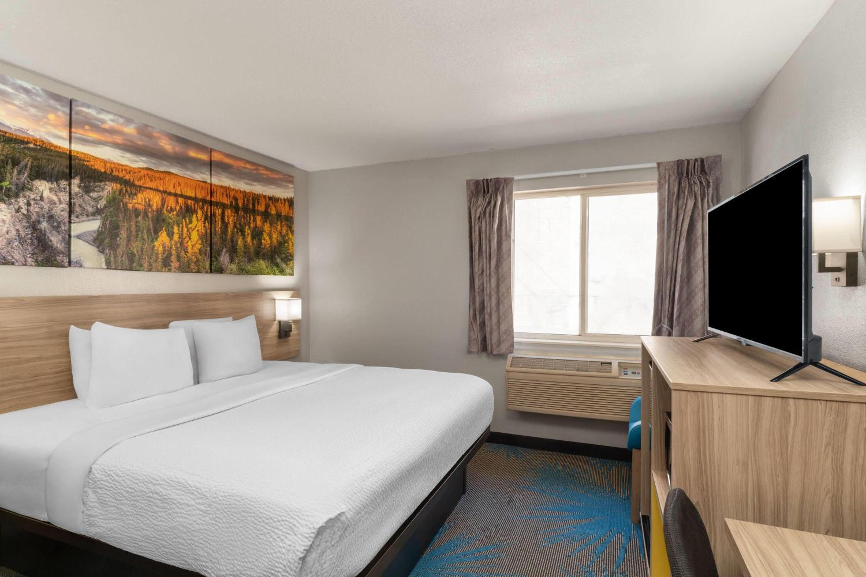 King Room with Bathtub with Grab Bars - Mobility Access/Non-Smoking photo 1