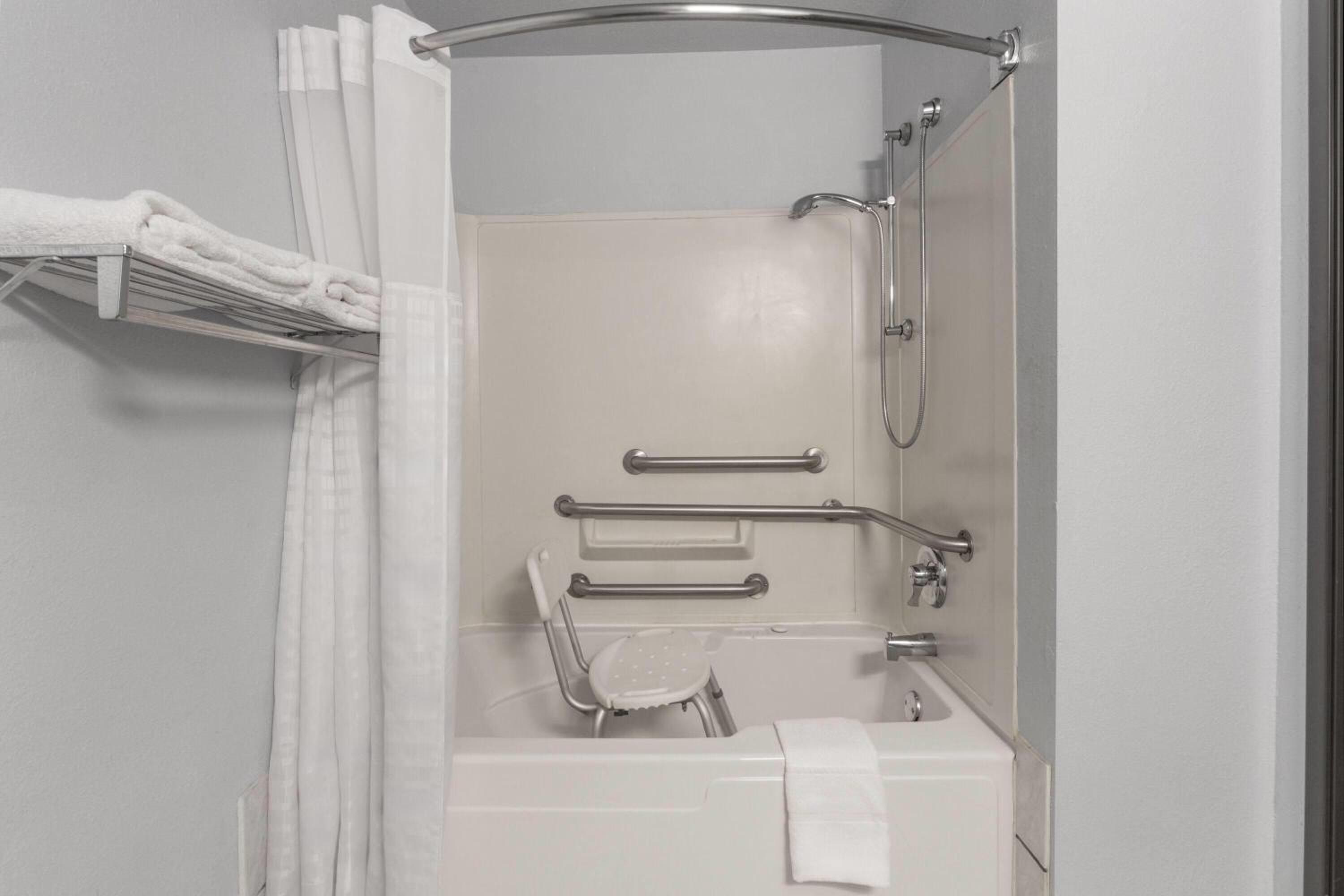 King Room with Bathtub with Grab Bars - Mobility Access/Non-Smoking photo 2