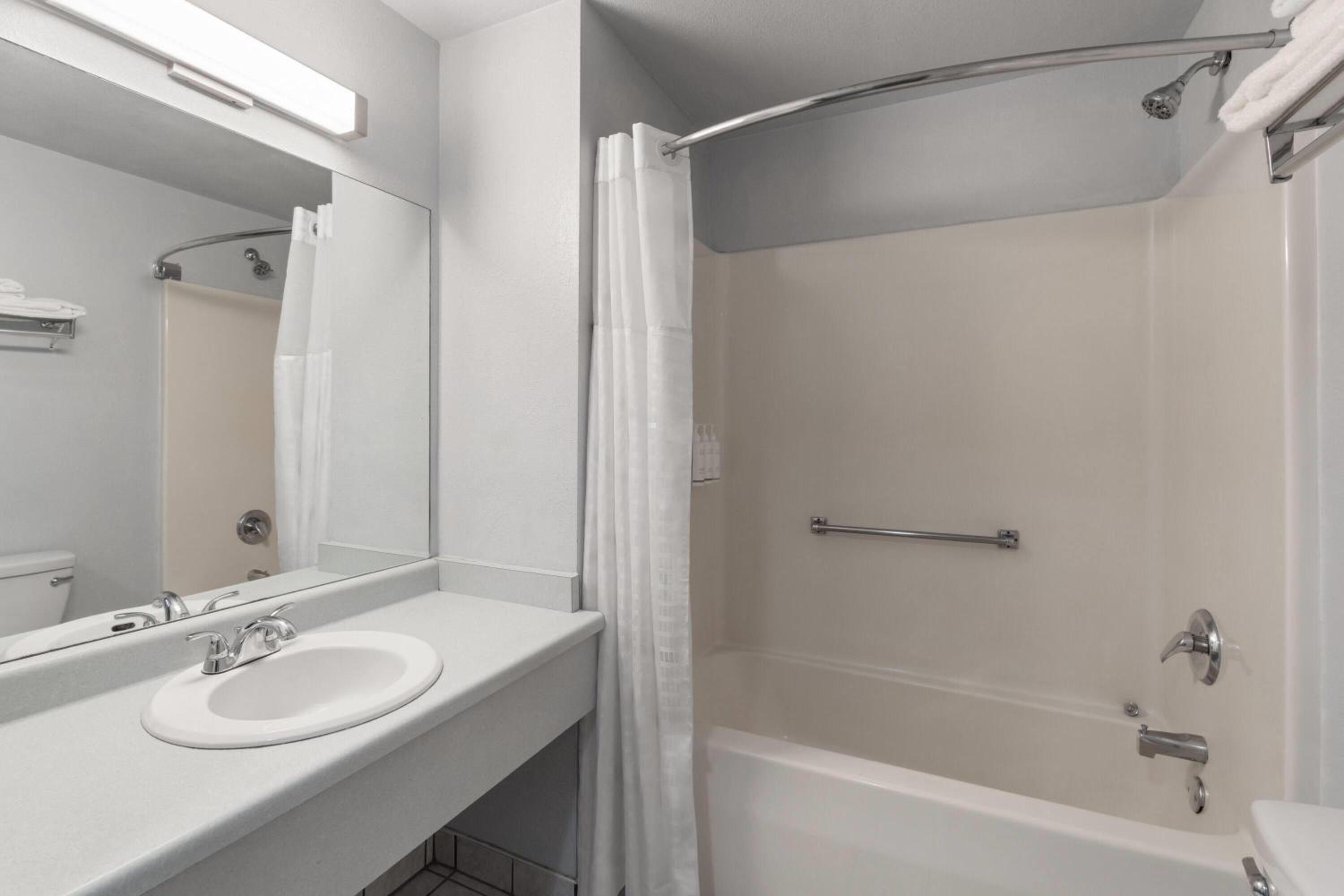 One-Bedroom King Suite - Non-Smoking - Photo 5