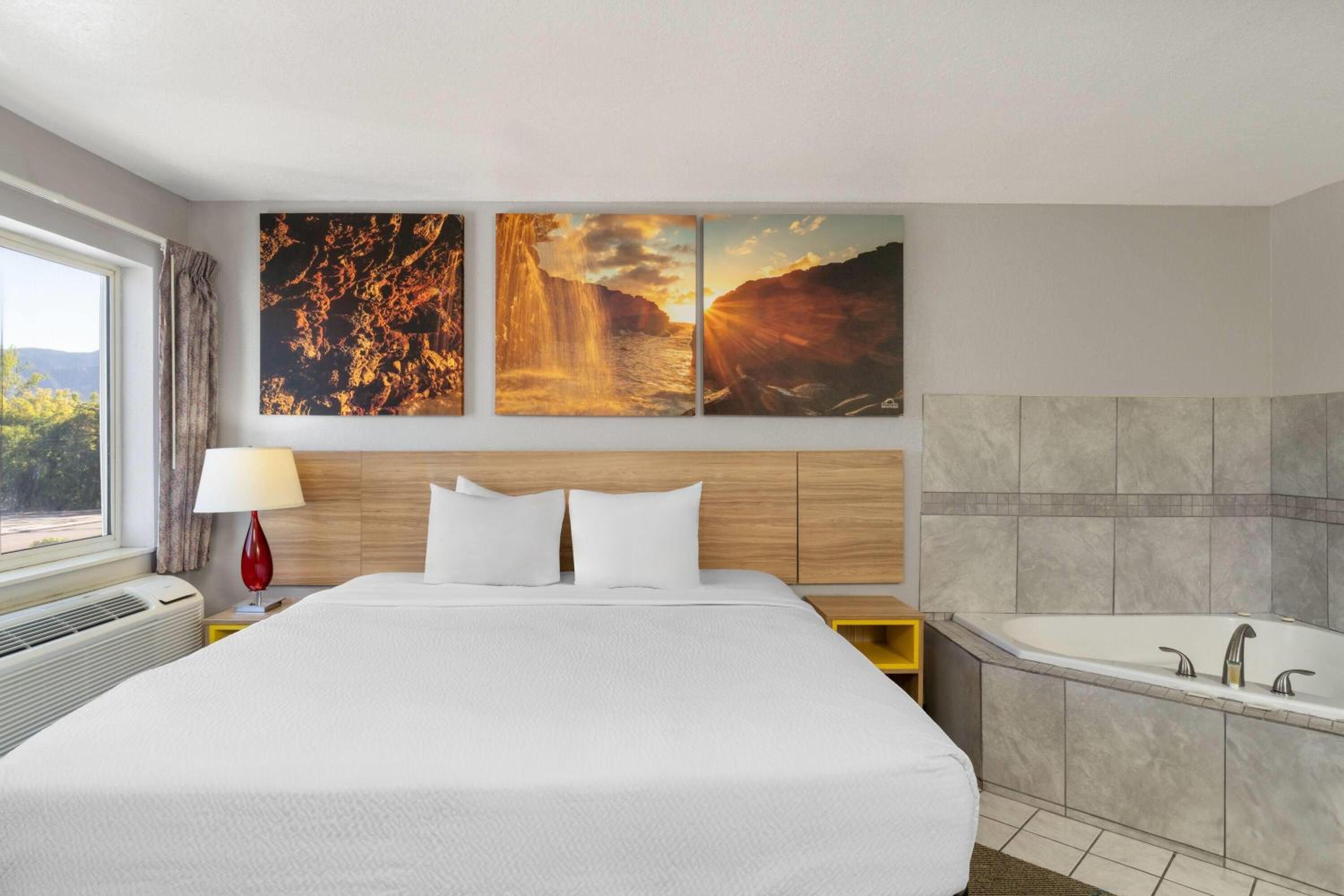 Junior King Suite - Non-Smoking - Photo 4