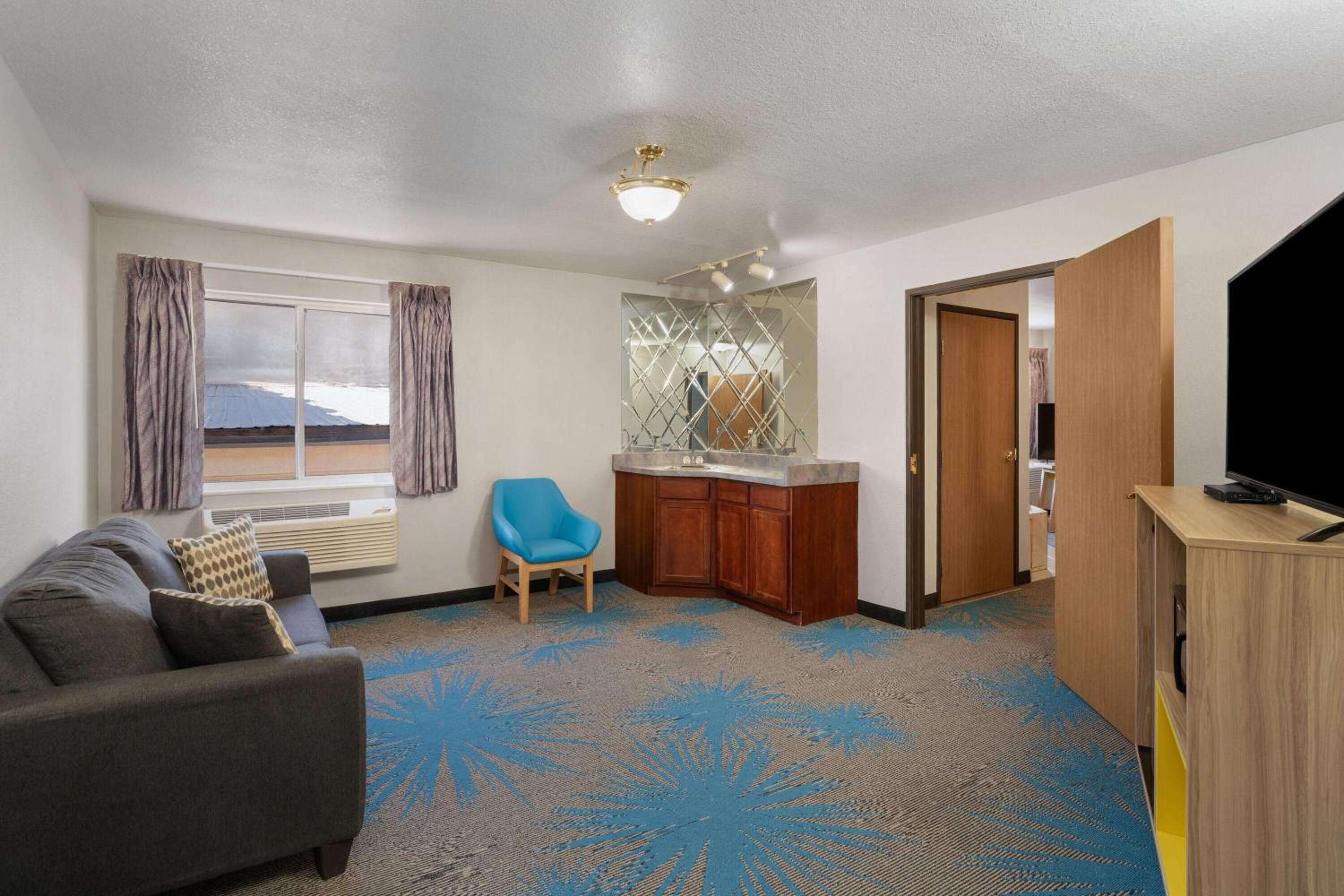 One-Bedroom King Suite - Non-Smoking - Photo 1