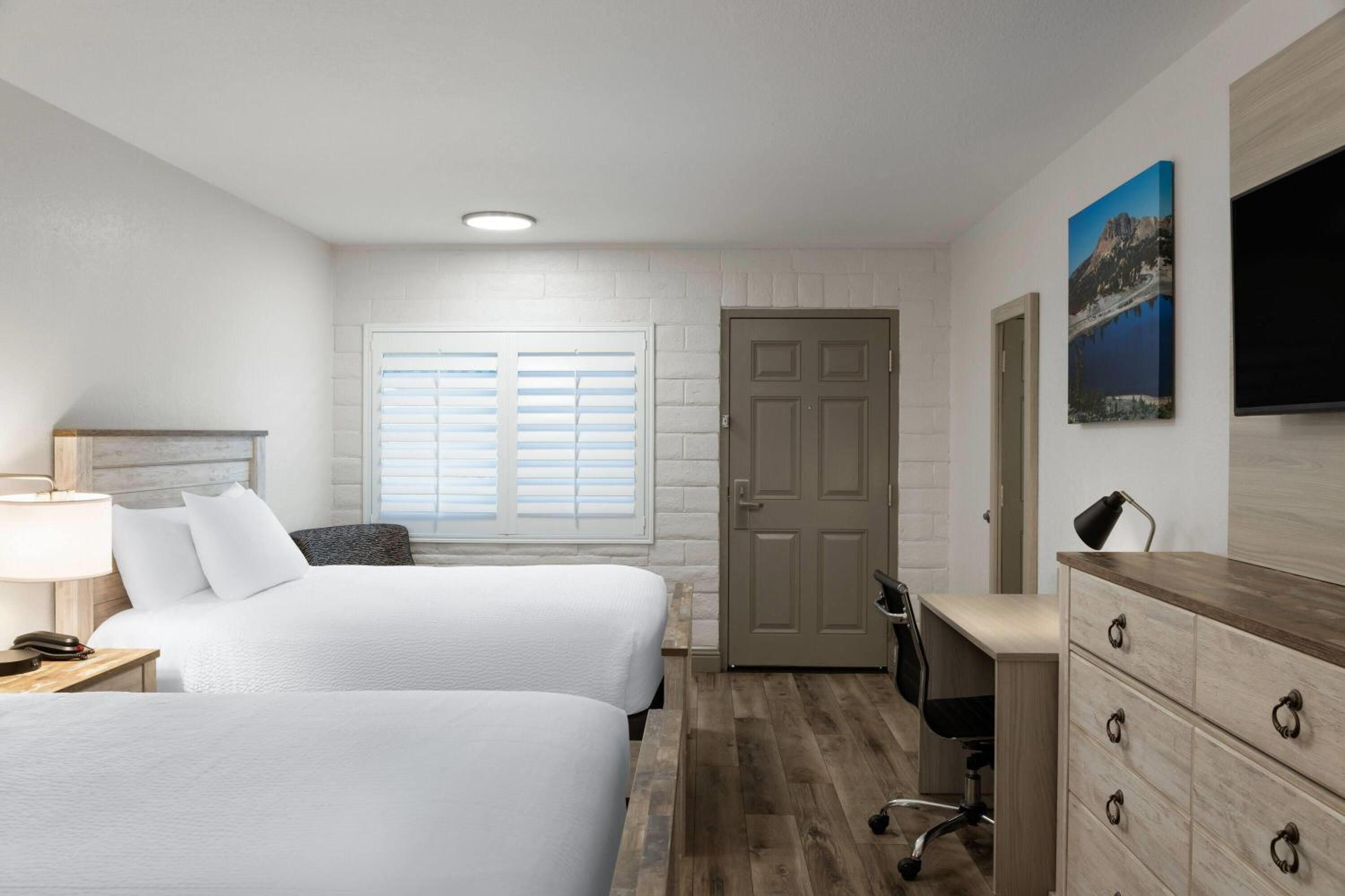Double Room with Two Double Beds - Non-Smoking photo 3