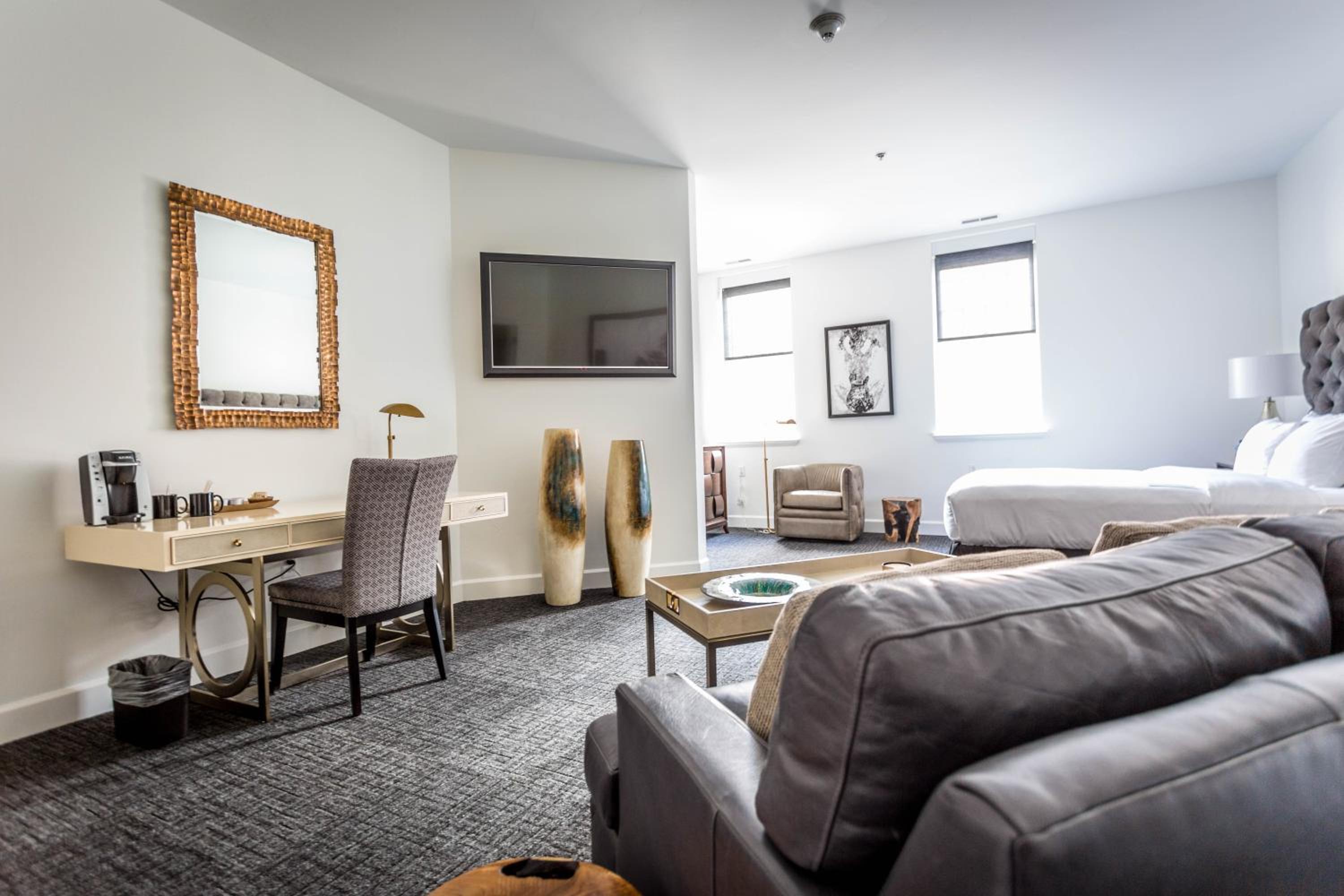 King Suite - Photo 1
