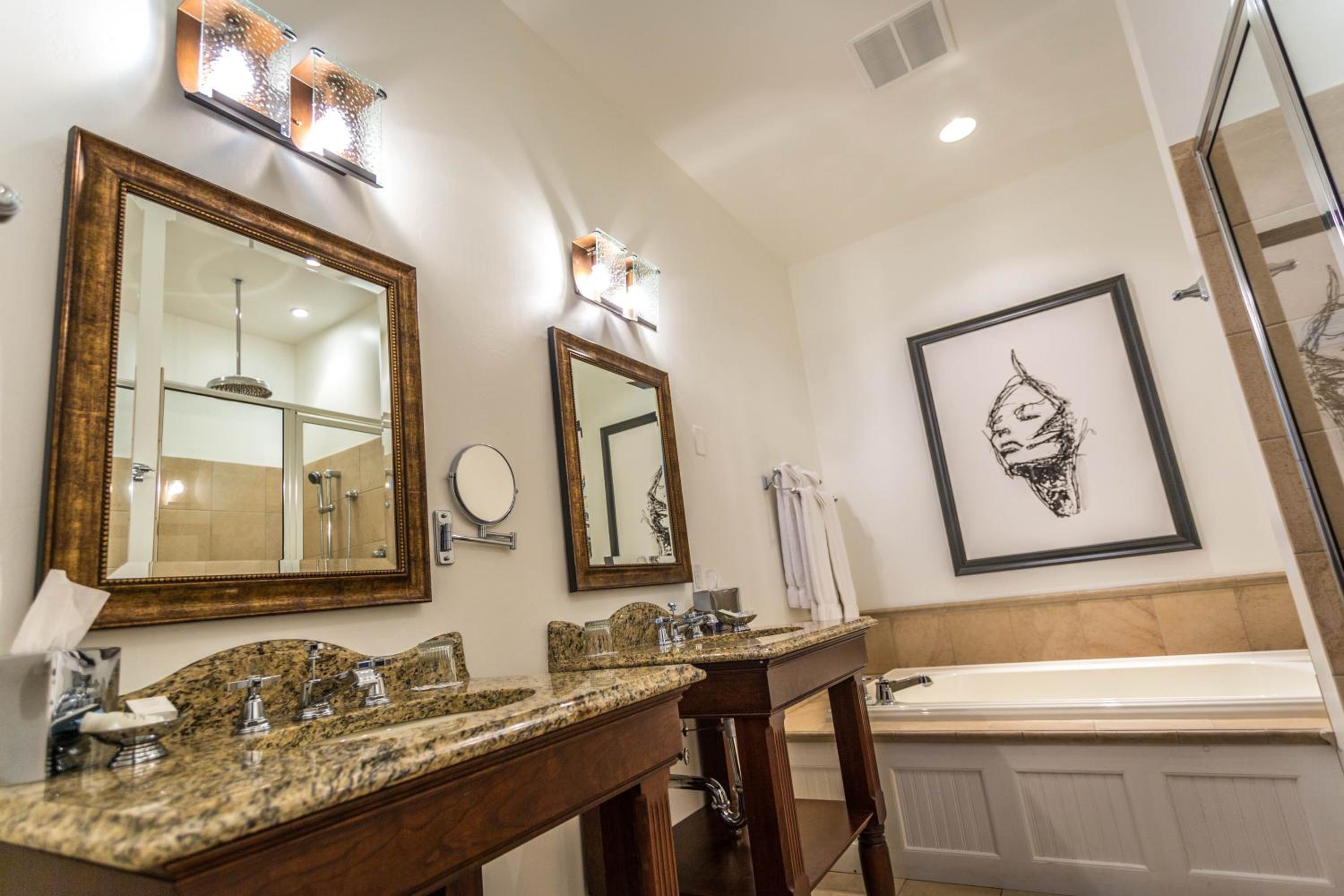 King Suite - Photo 3
