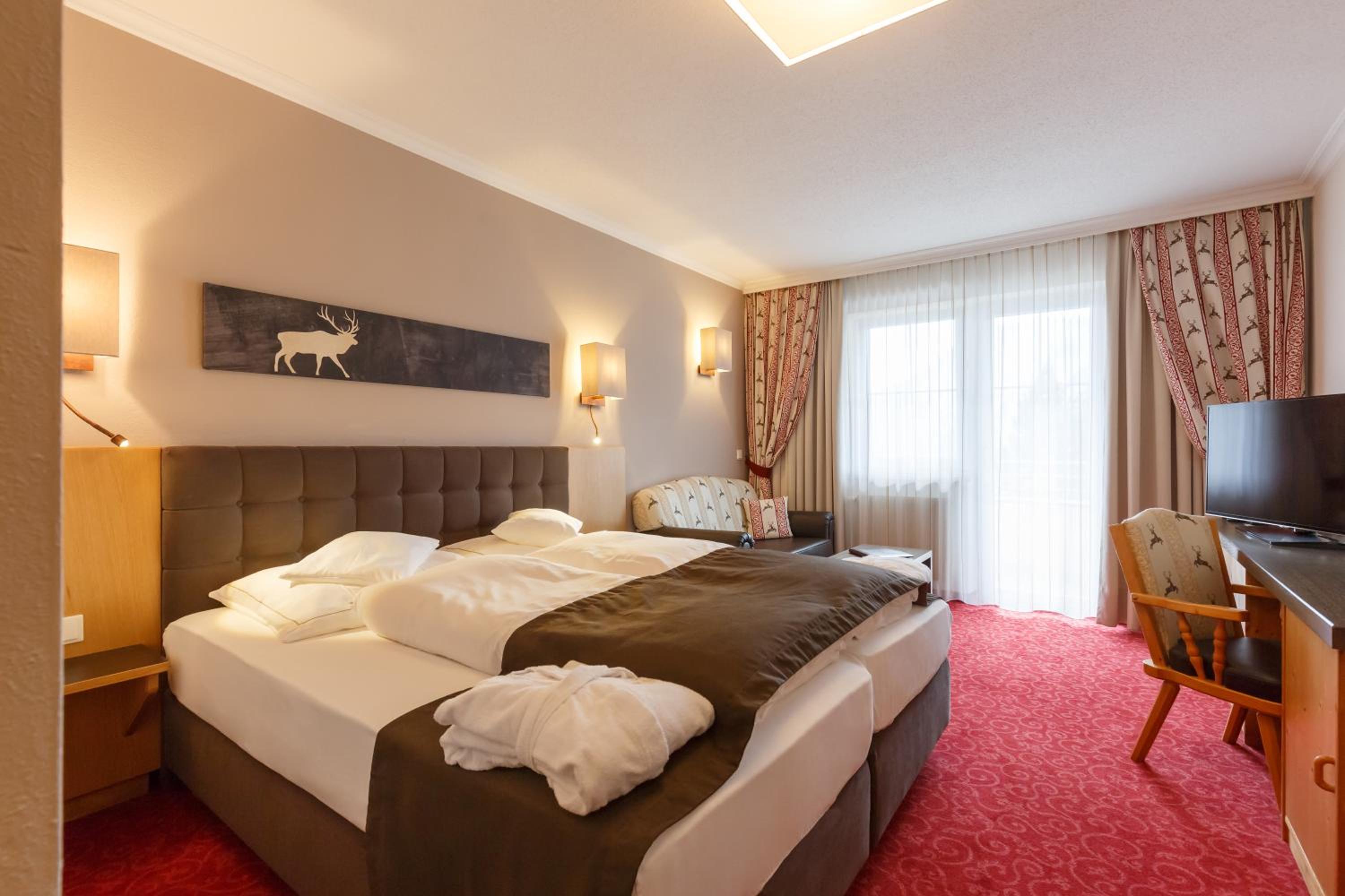 Double Room with Balcony - Photo 3