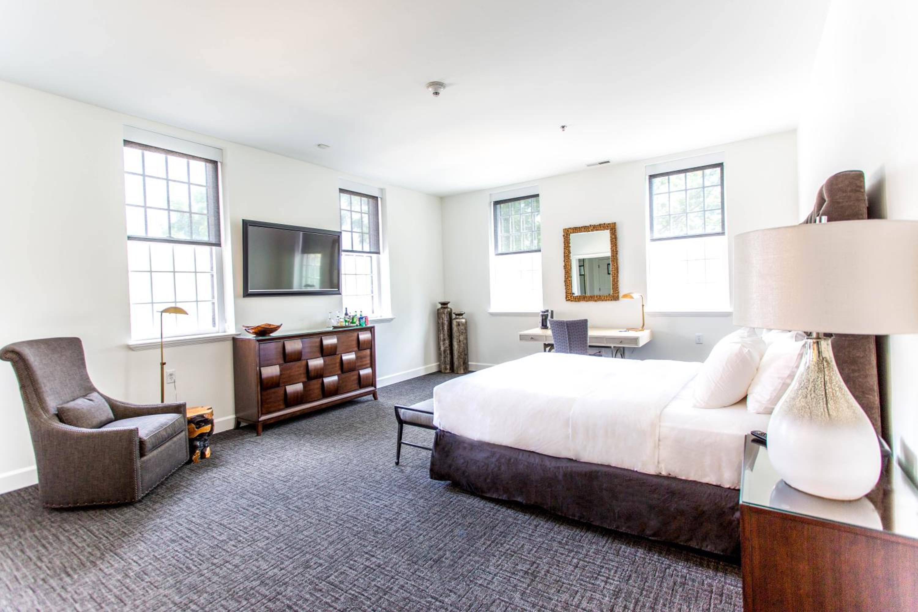 Deluxe Suite - Photo 1