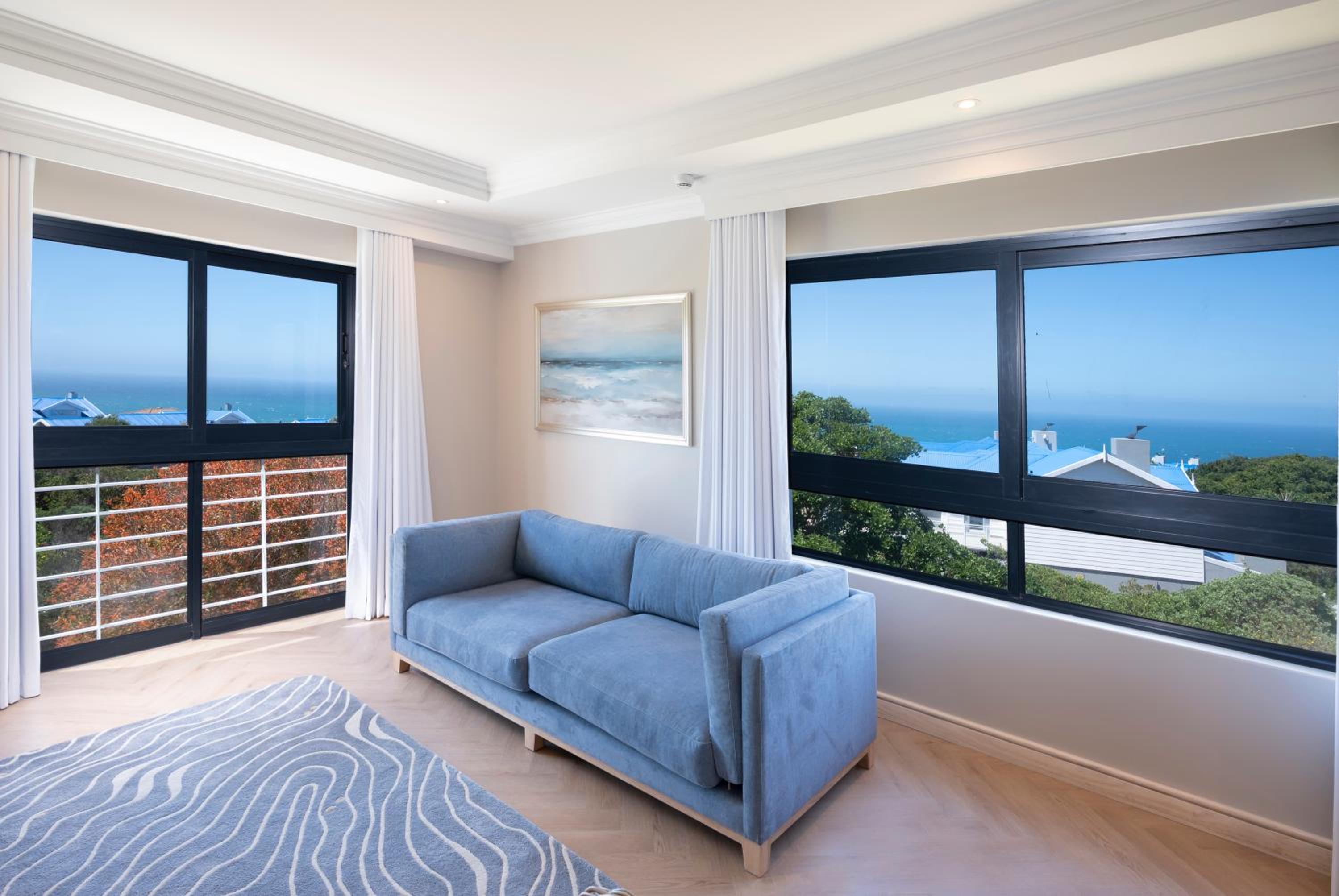 Suite - Photo 5