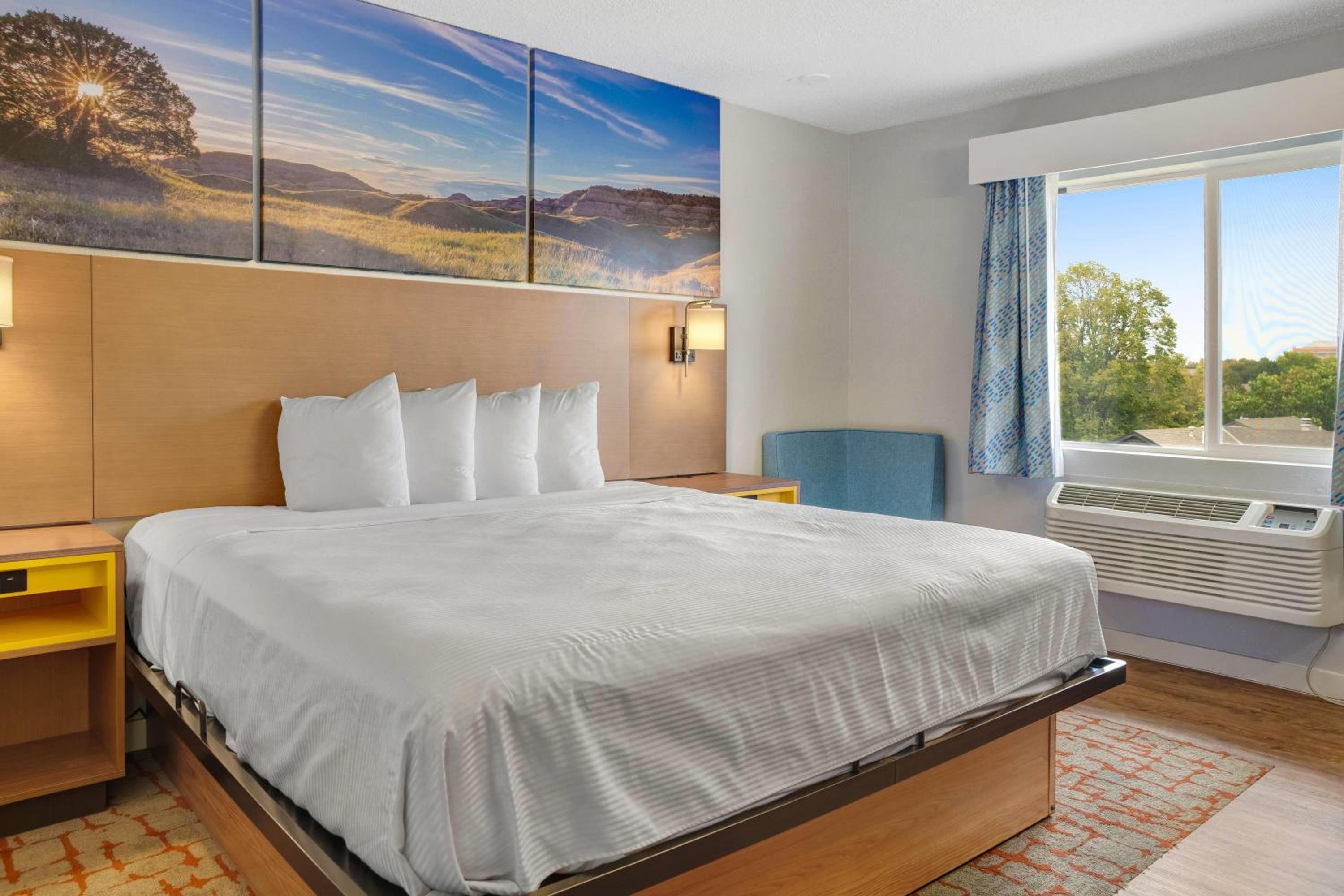 Deluxe King Room - Photo 5