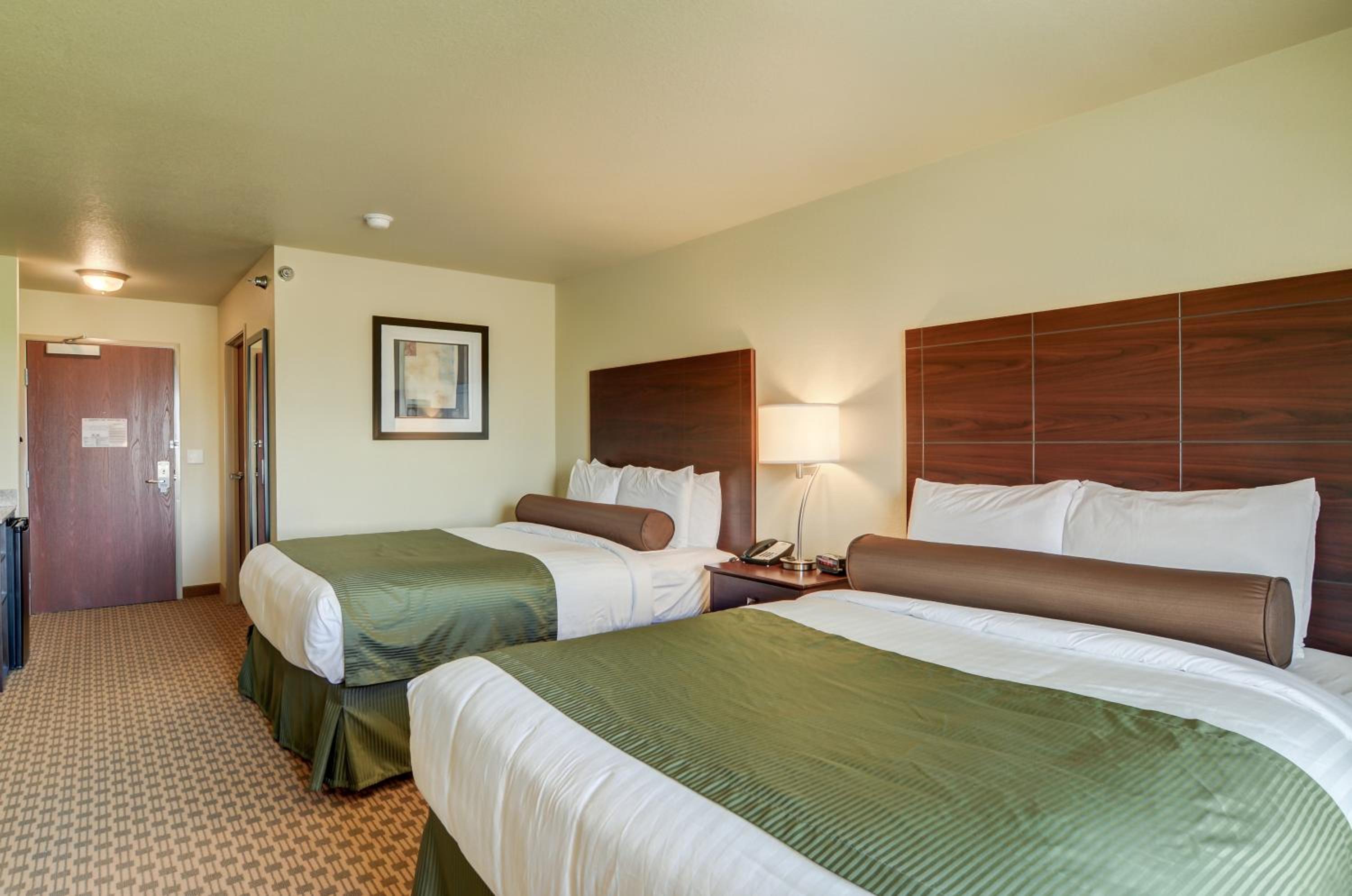 Deluxe Queen Room