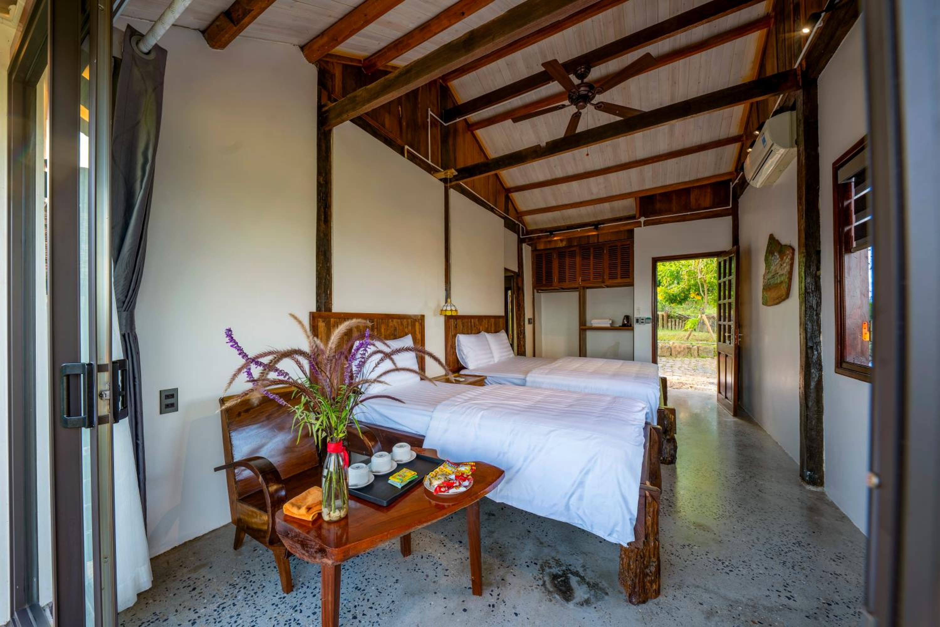 Deluxe Bungalow photo 2