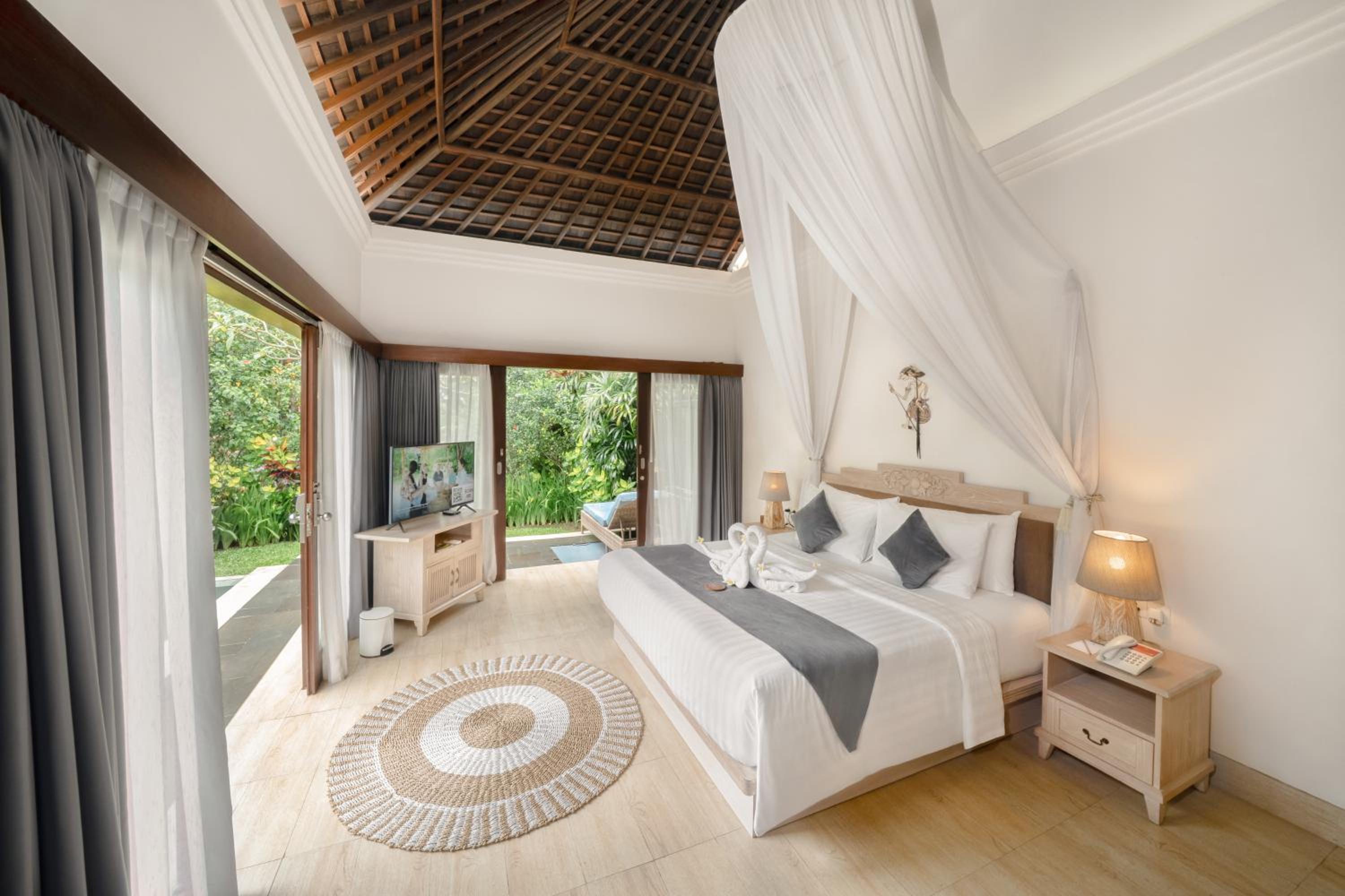 Festive Holiday -One-Bedroom Pool Villa with Christmas Dinner