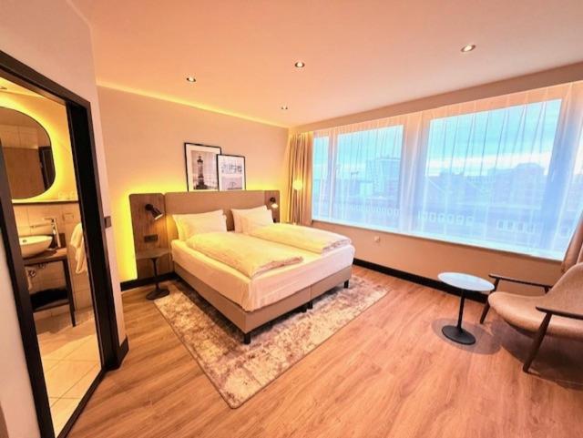 Superior Room - 1 King Bed