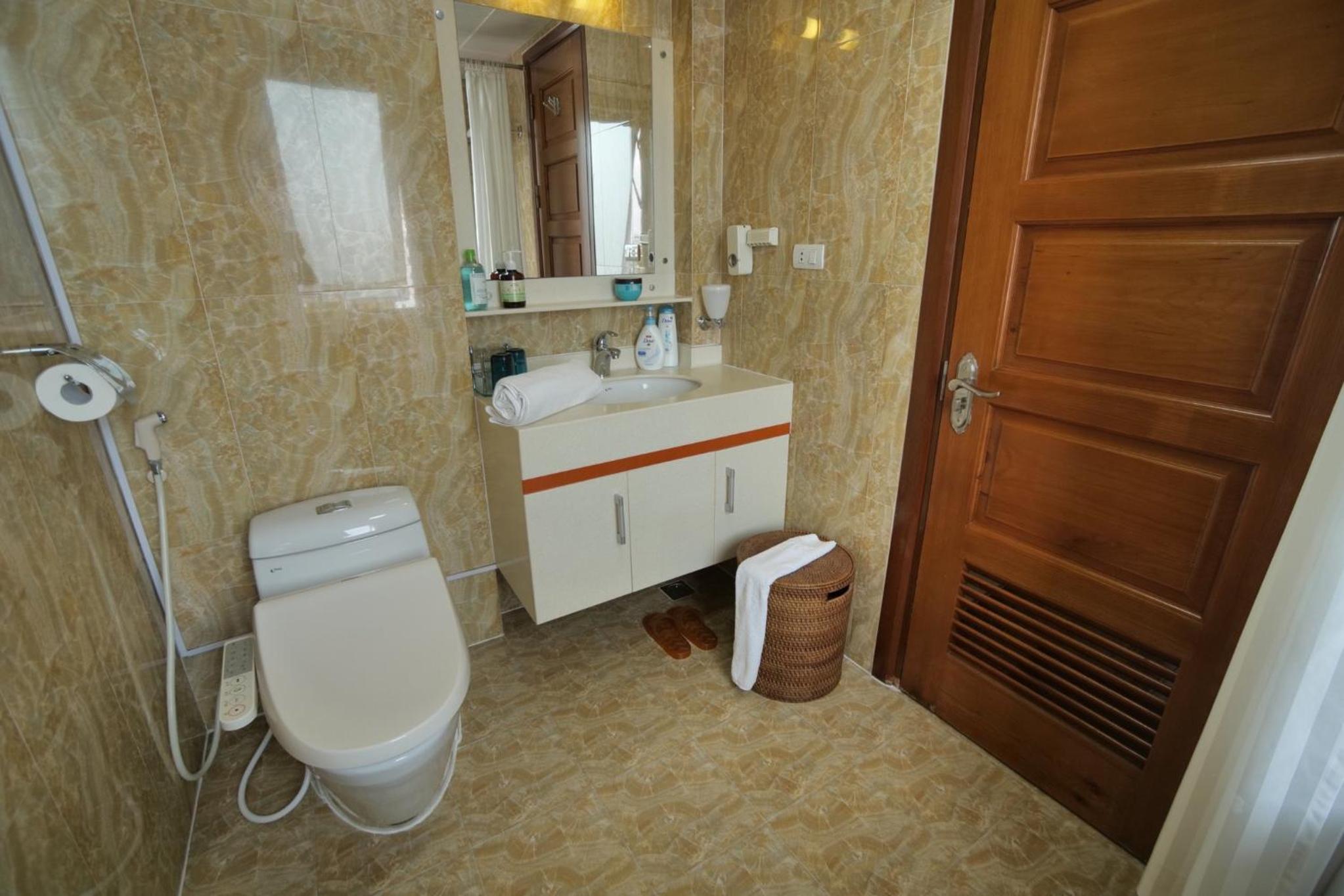 Apartment with Balcony photo 3