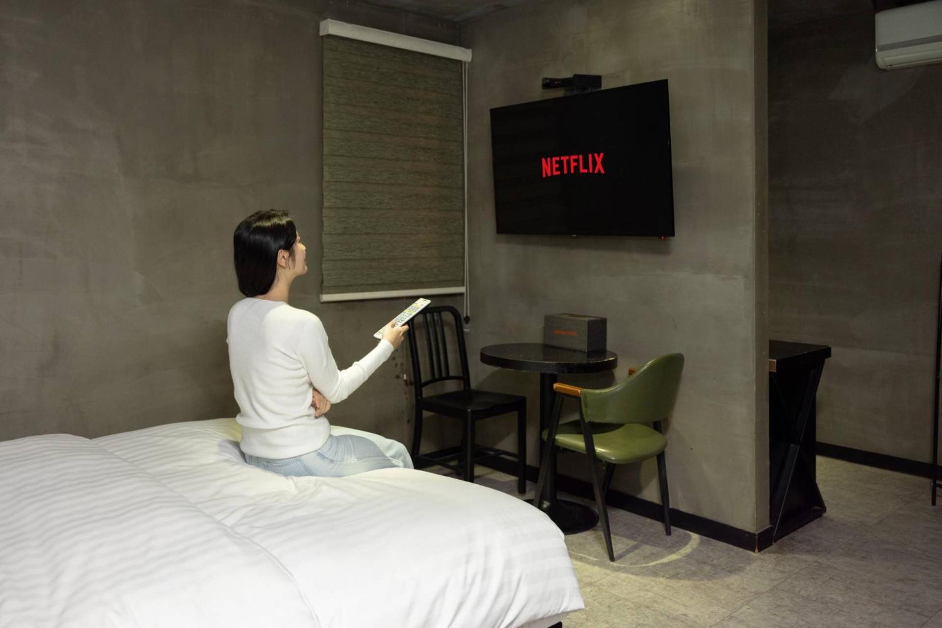 Deluxe Room - Photo 8