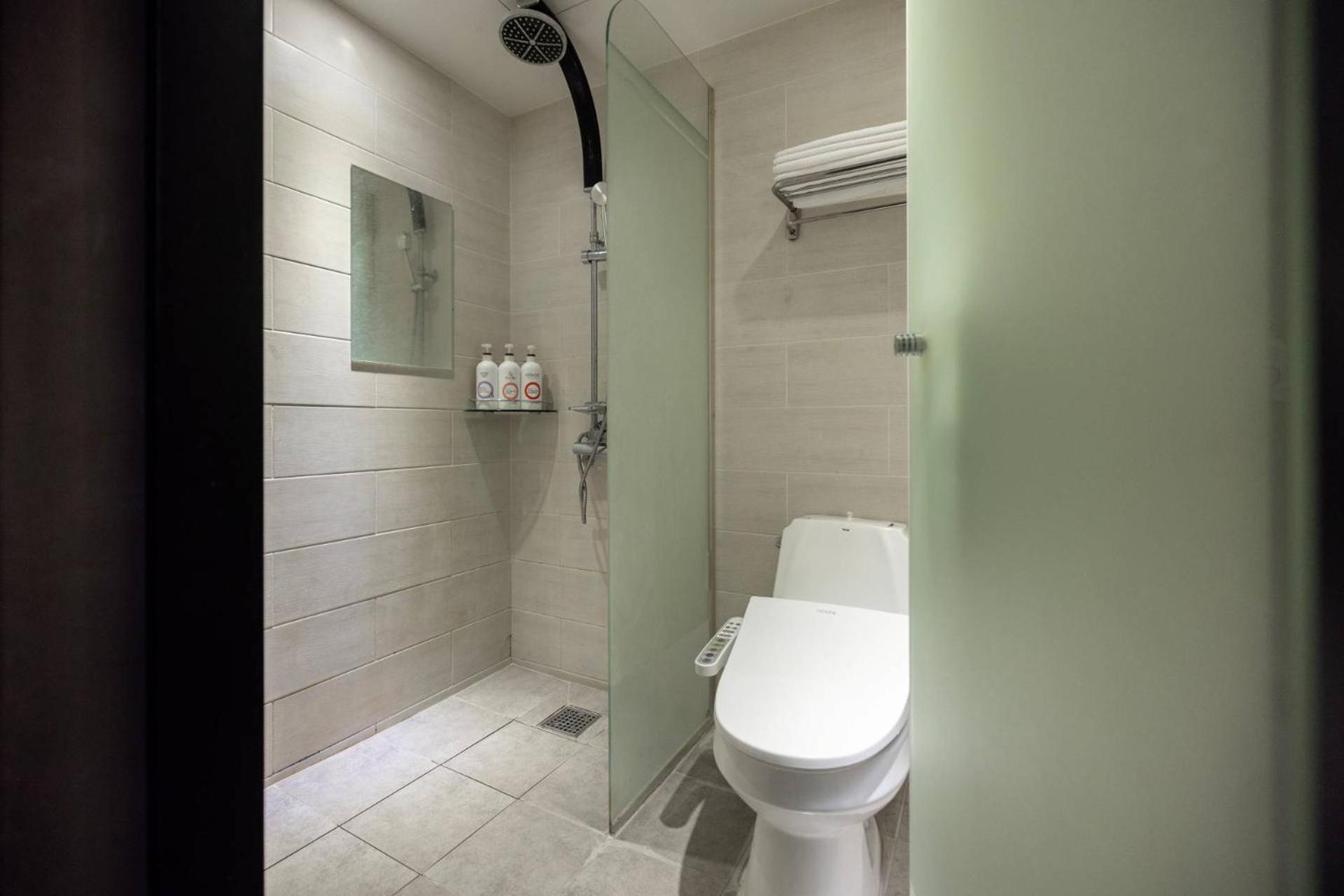 Deluxe Room - Photo 10