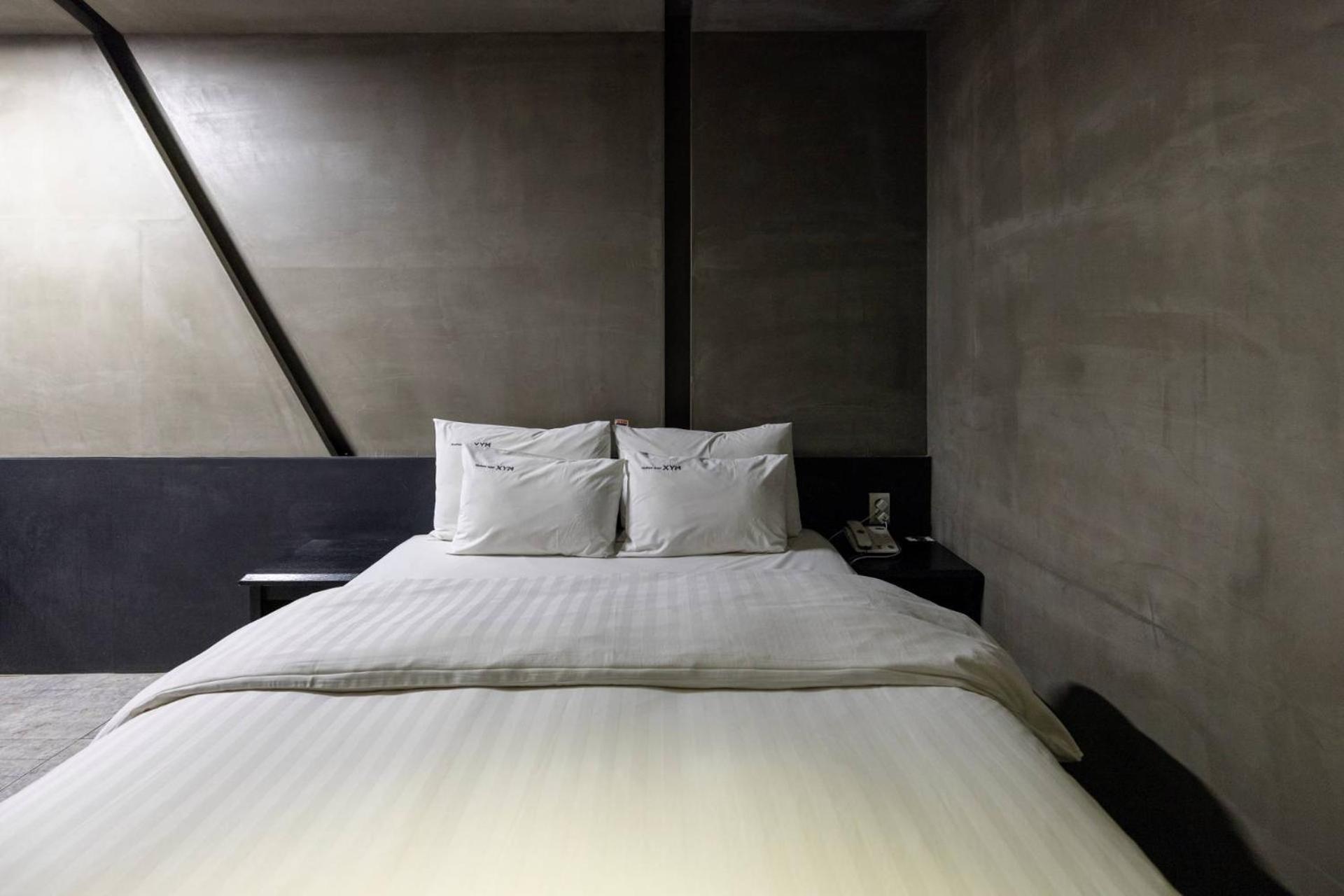 Deluxe Room - Photo 13