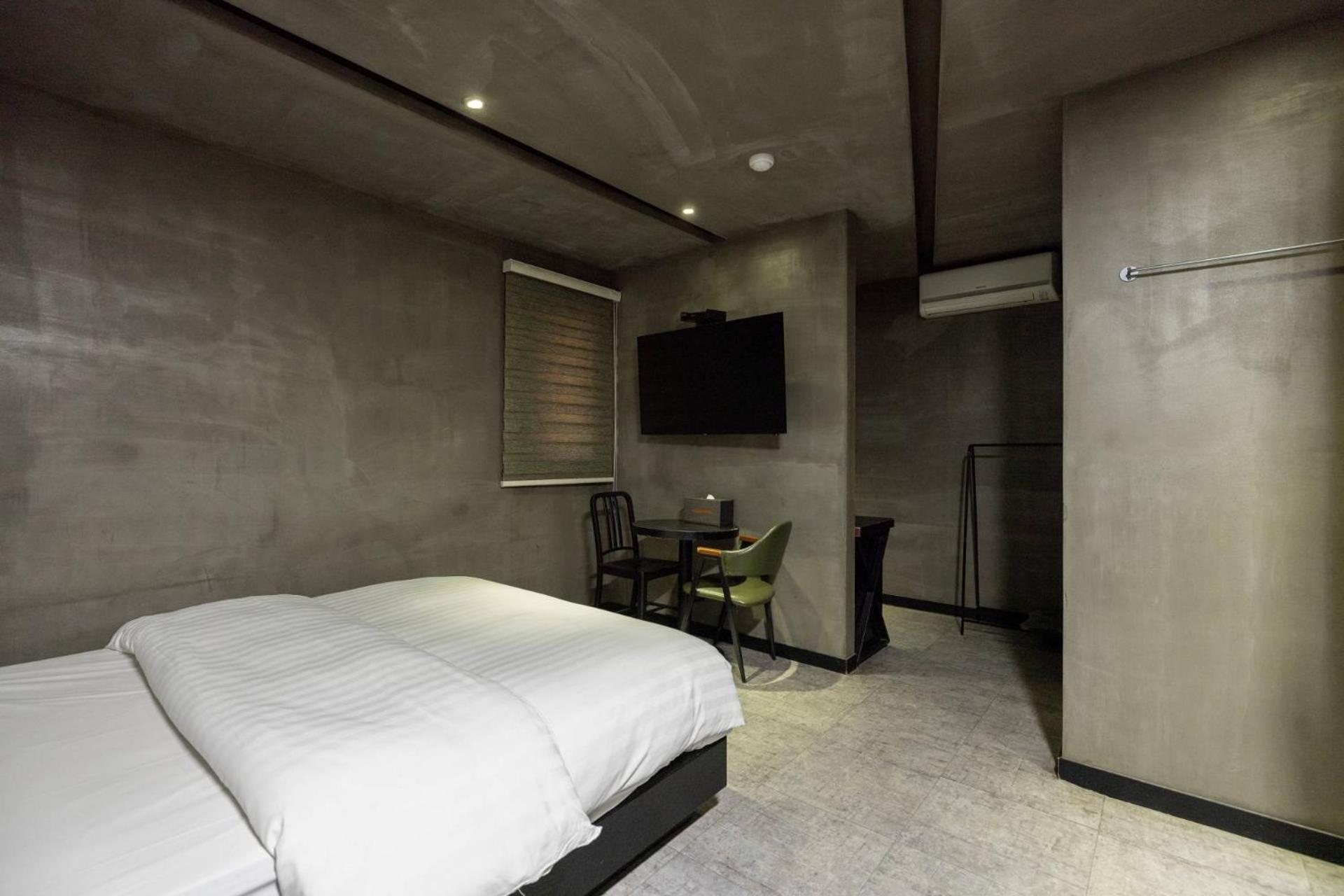 Deluxe Room - Photo 15