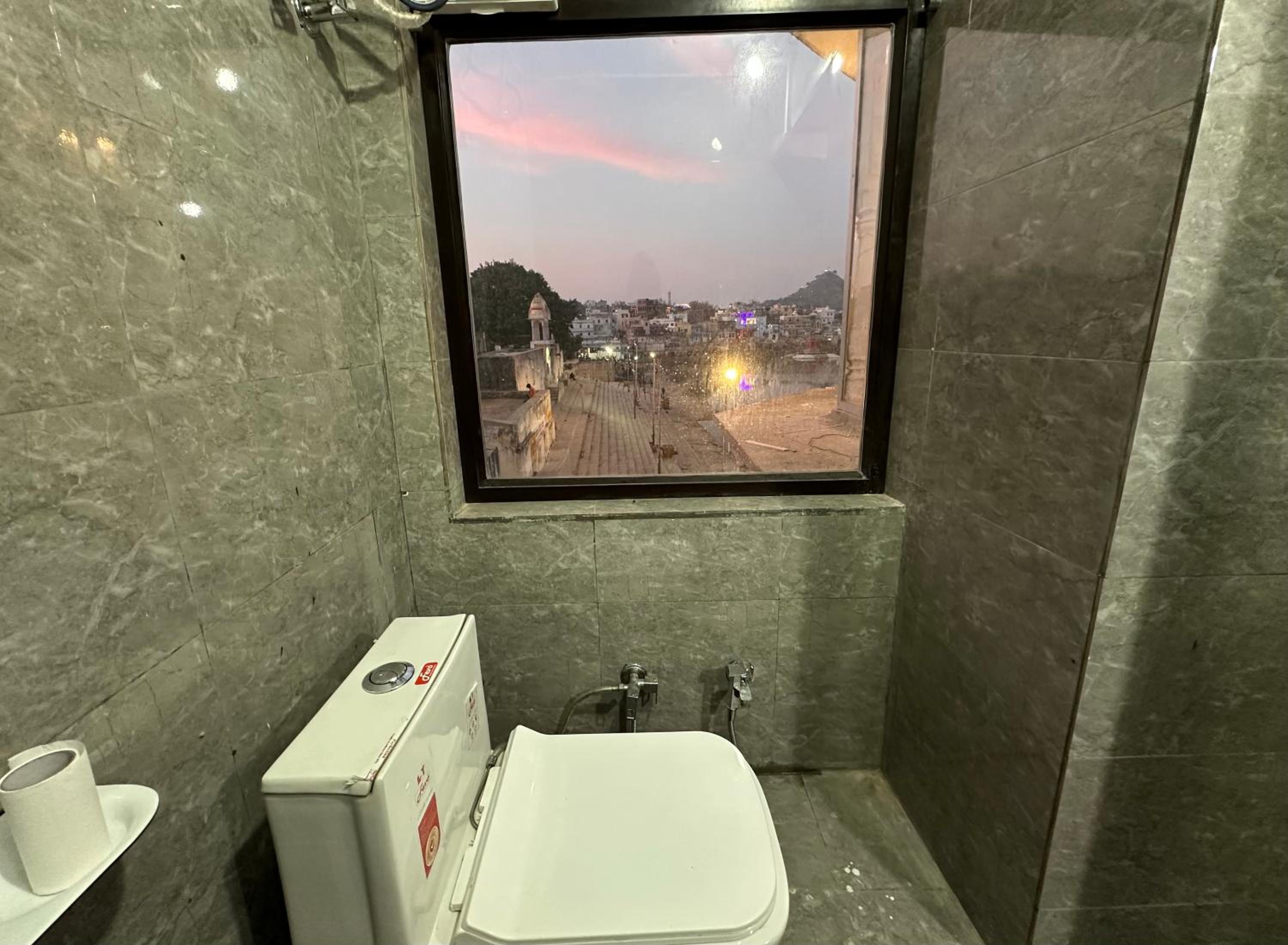 Double Room with Lake View - Photo 13