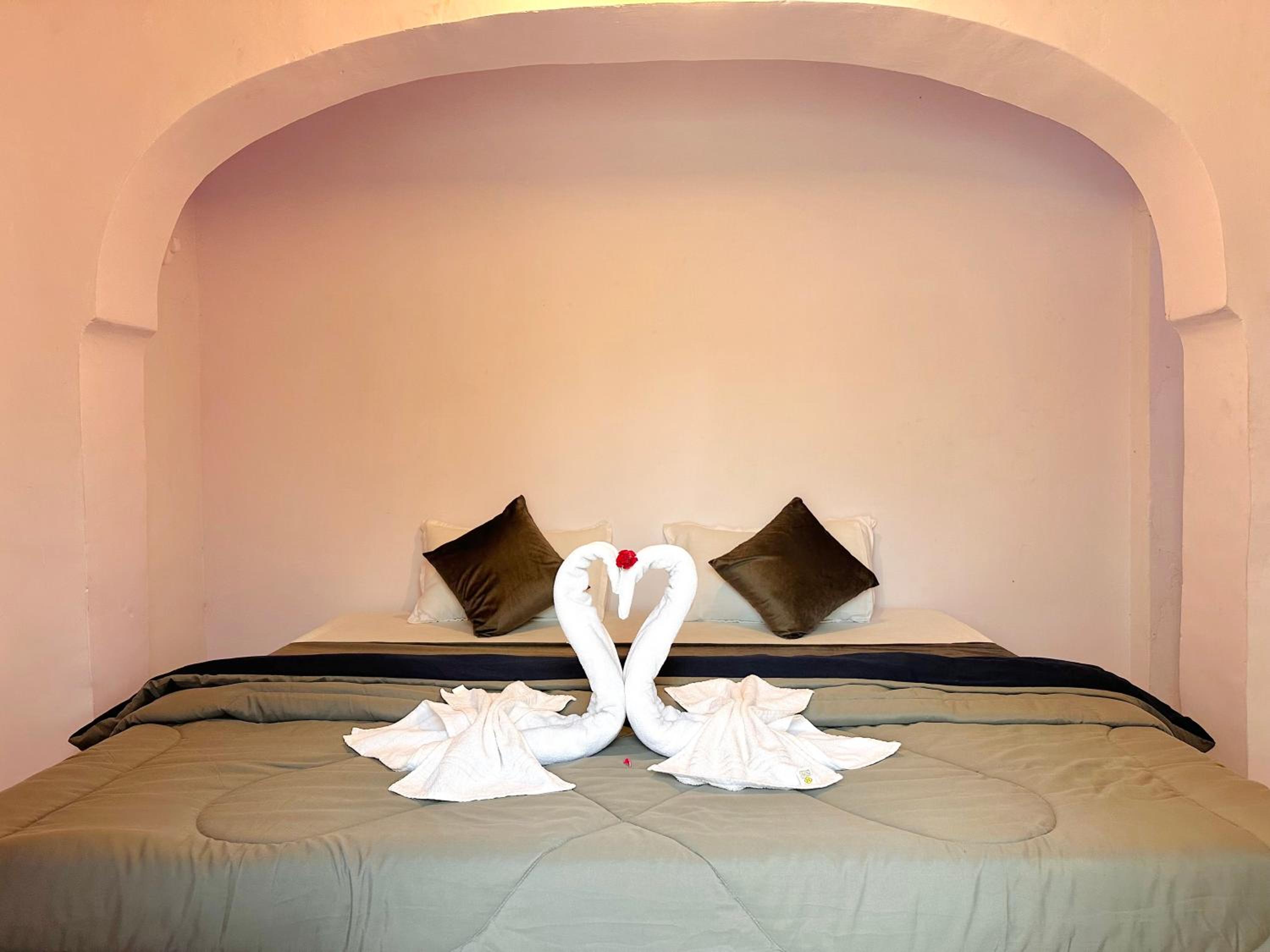 Double Room with Lake View - Photo 3