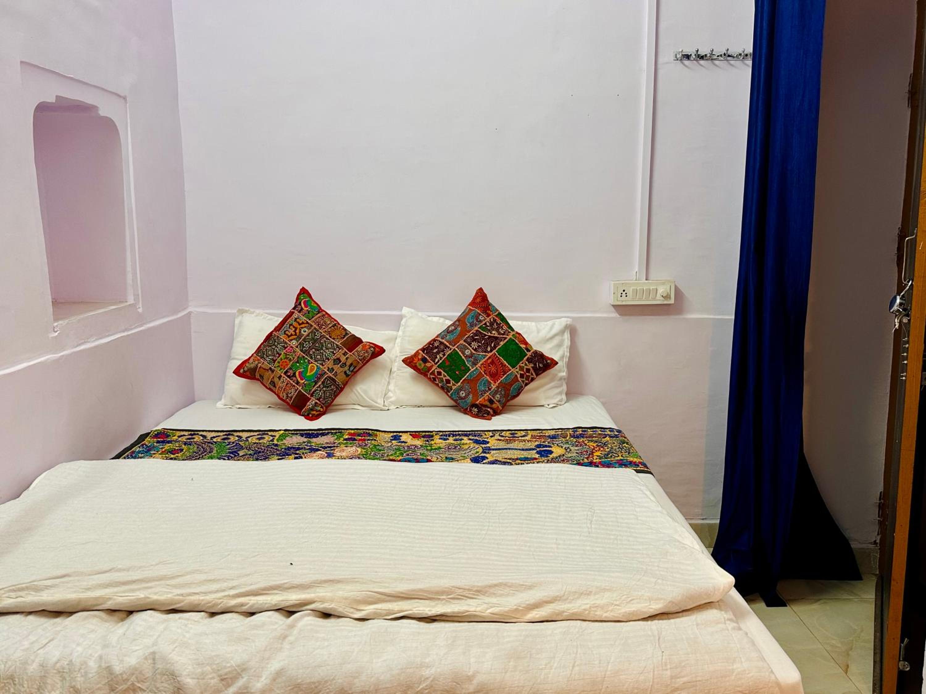 Standard Double Room with Fan photo 3