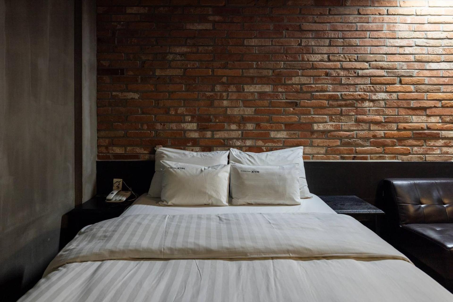 Suite - Photo 11