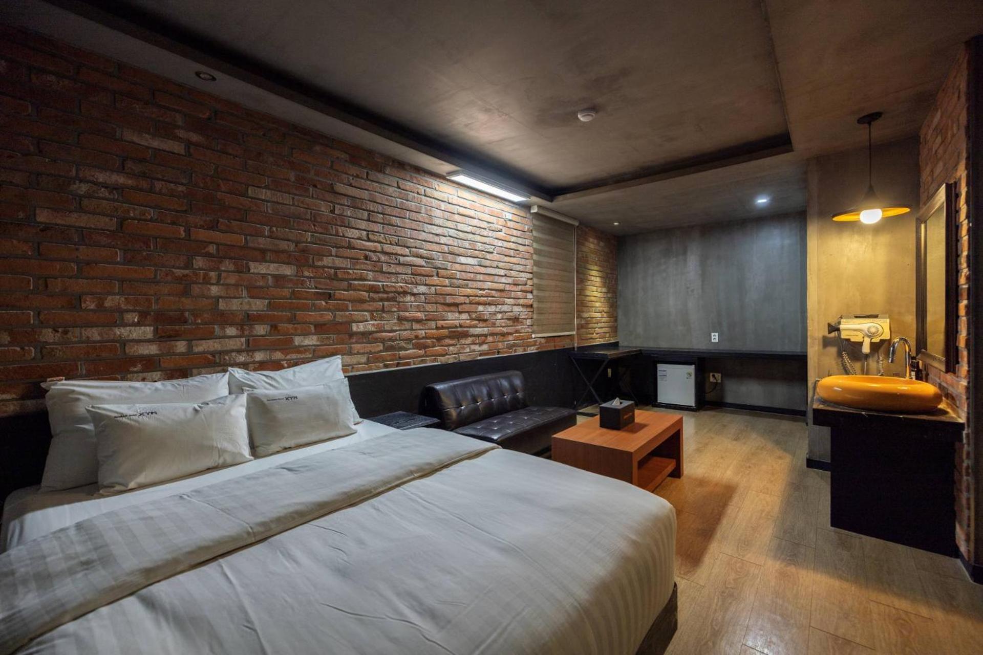 Suite - Photo 12