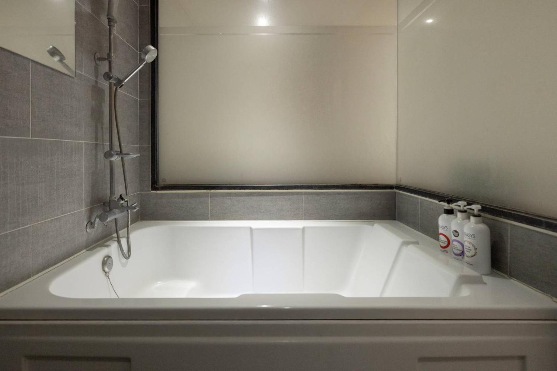 Deluxe Twin Room - Photo 17