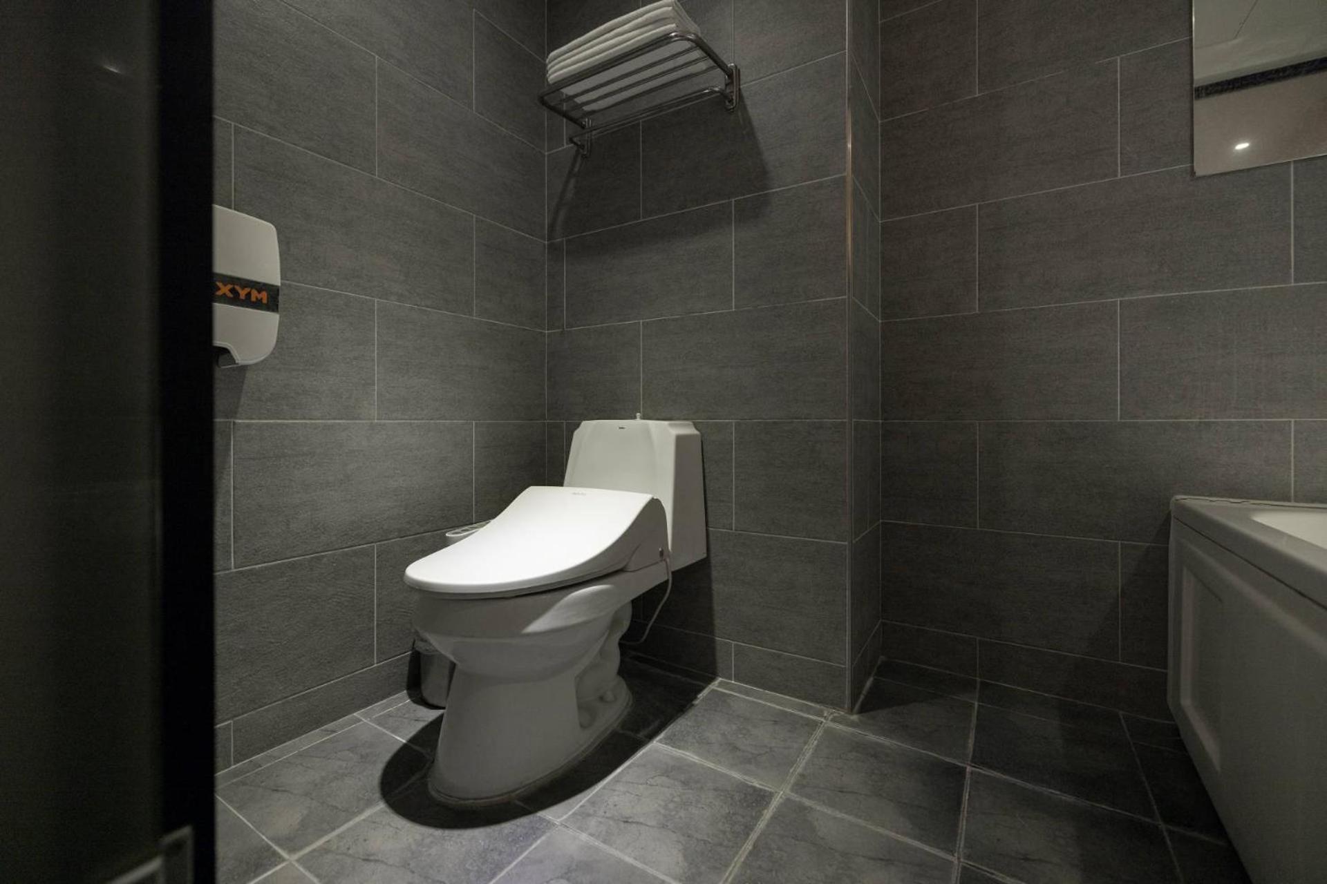 Deluxe Twin Room - Photo 12