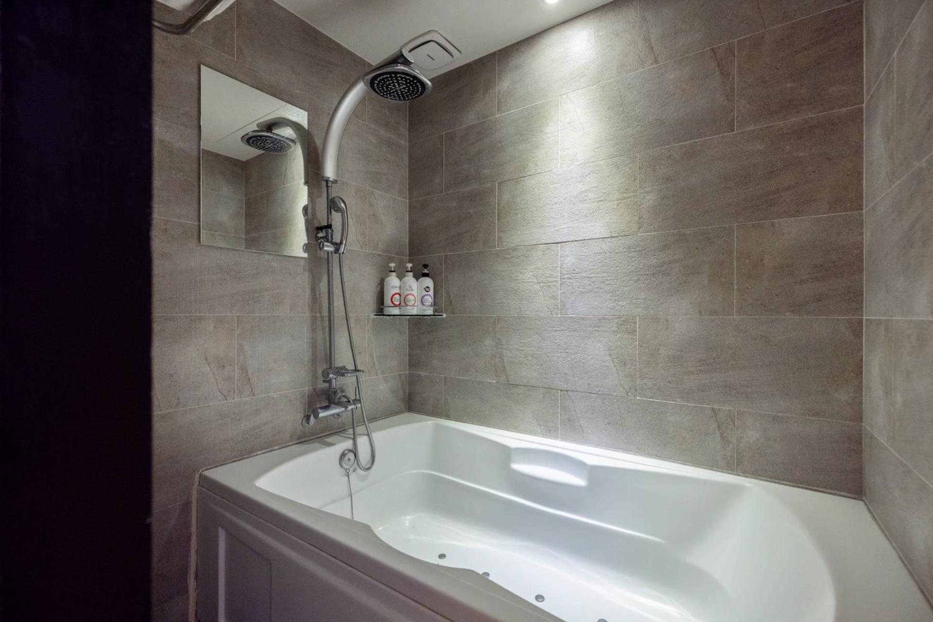 Twin Suite - Photo 1