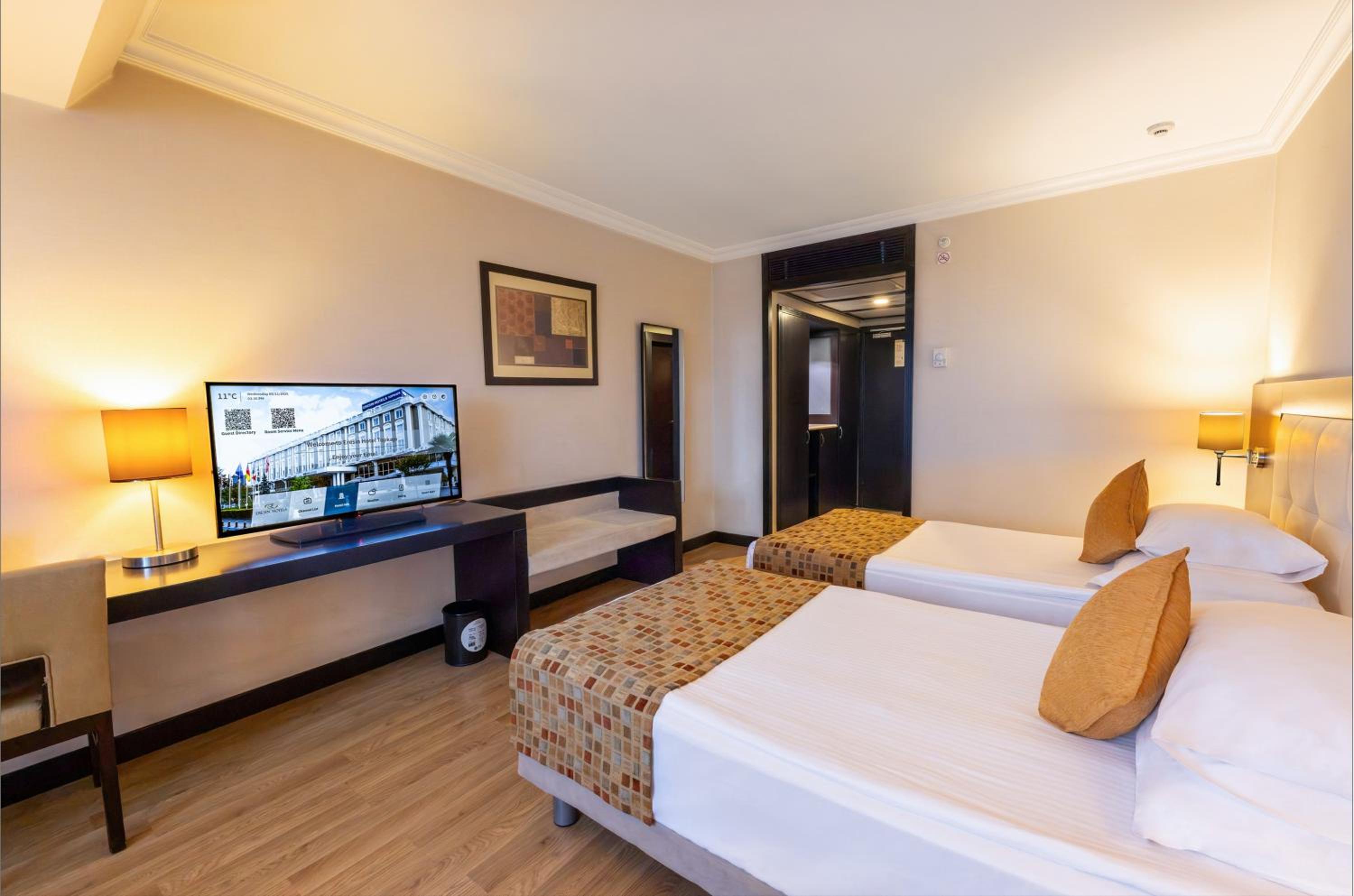 Deluxe Twin Room with City View