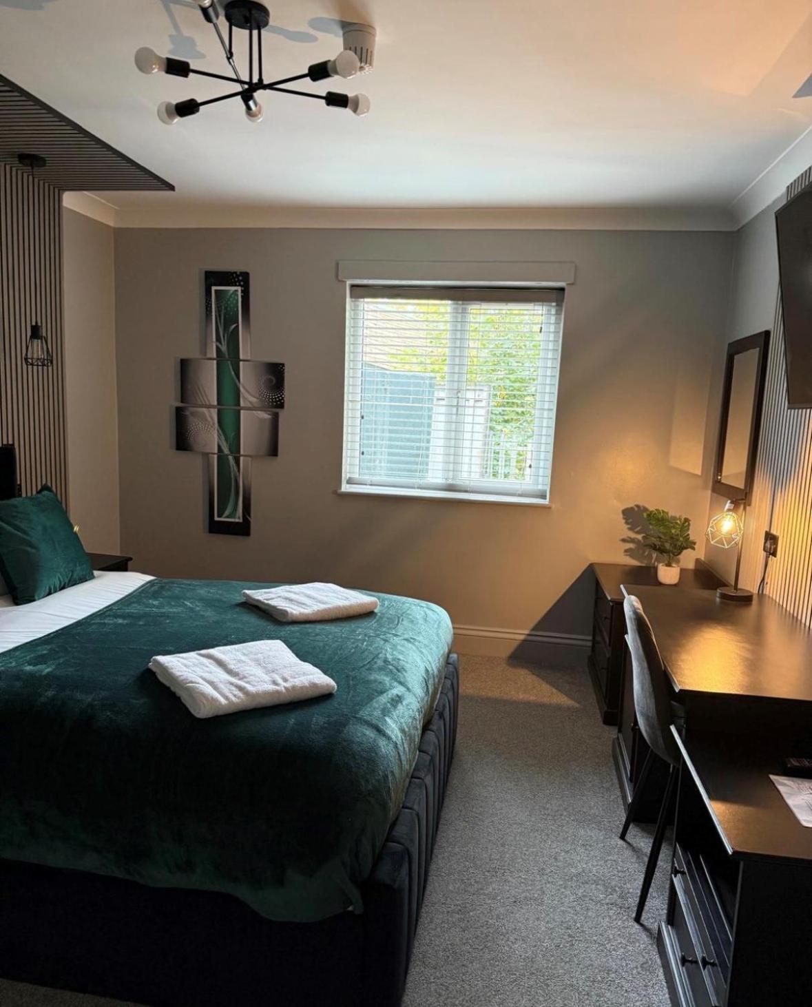Deluxe King Room photo 1