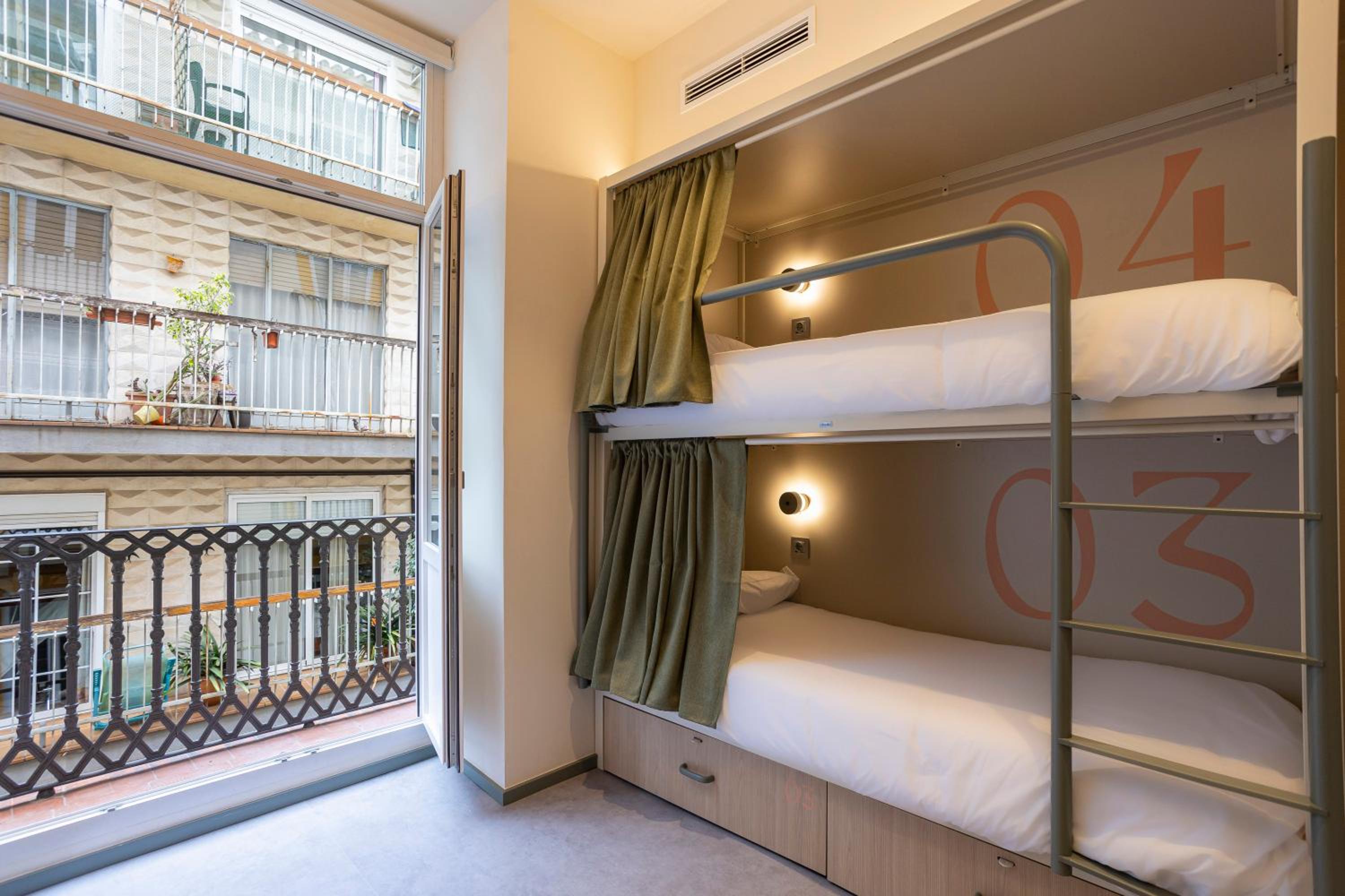 Bunk Bed in Mixed Dormitory Room