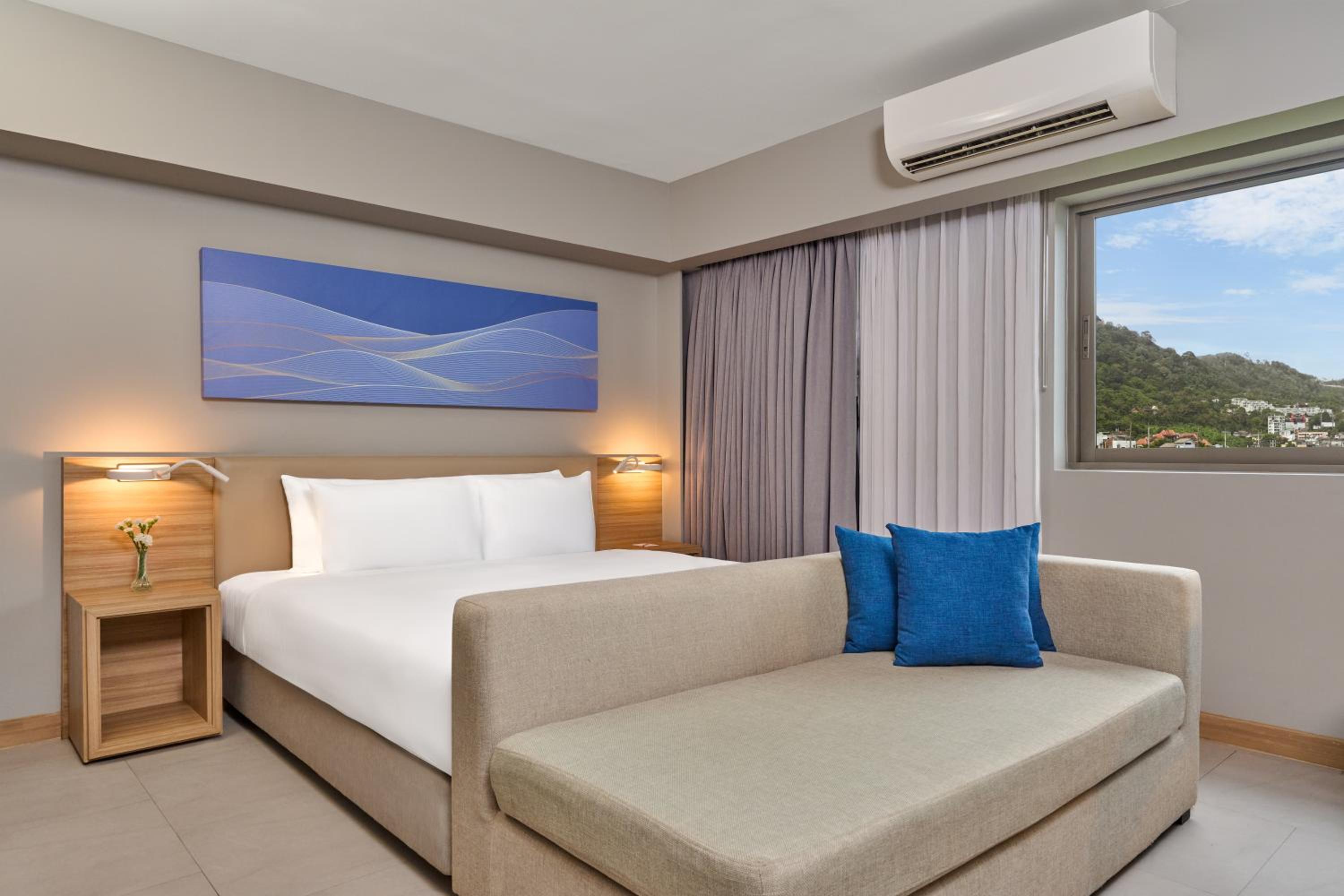 Privilege Corner Room with One Double Bed photo 2