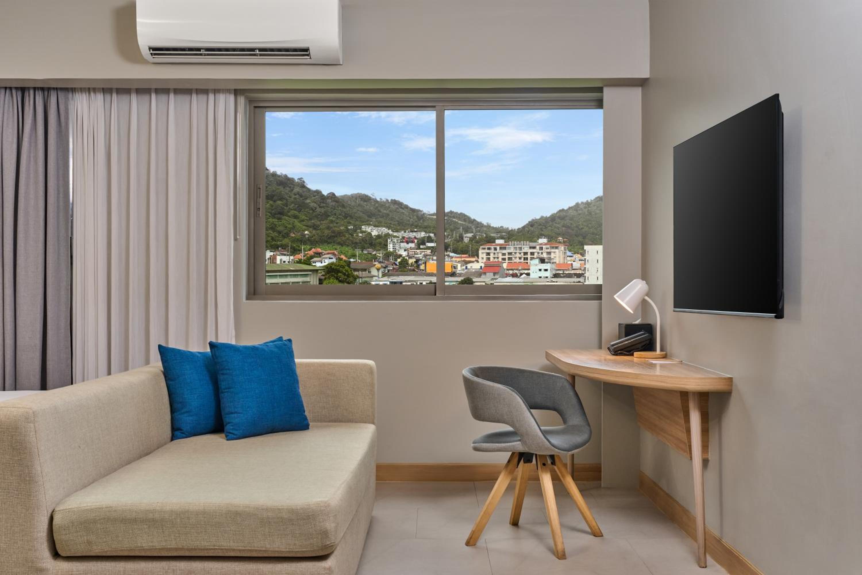 Privilege Corner Room with One Double Bed photo 3