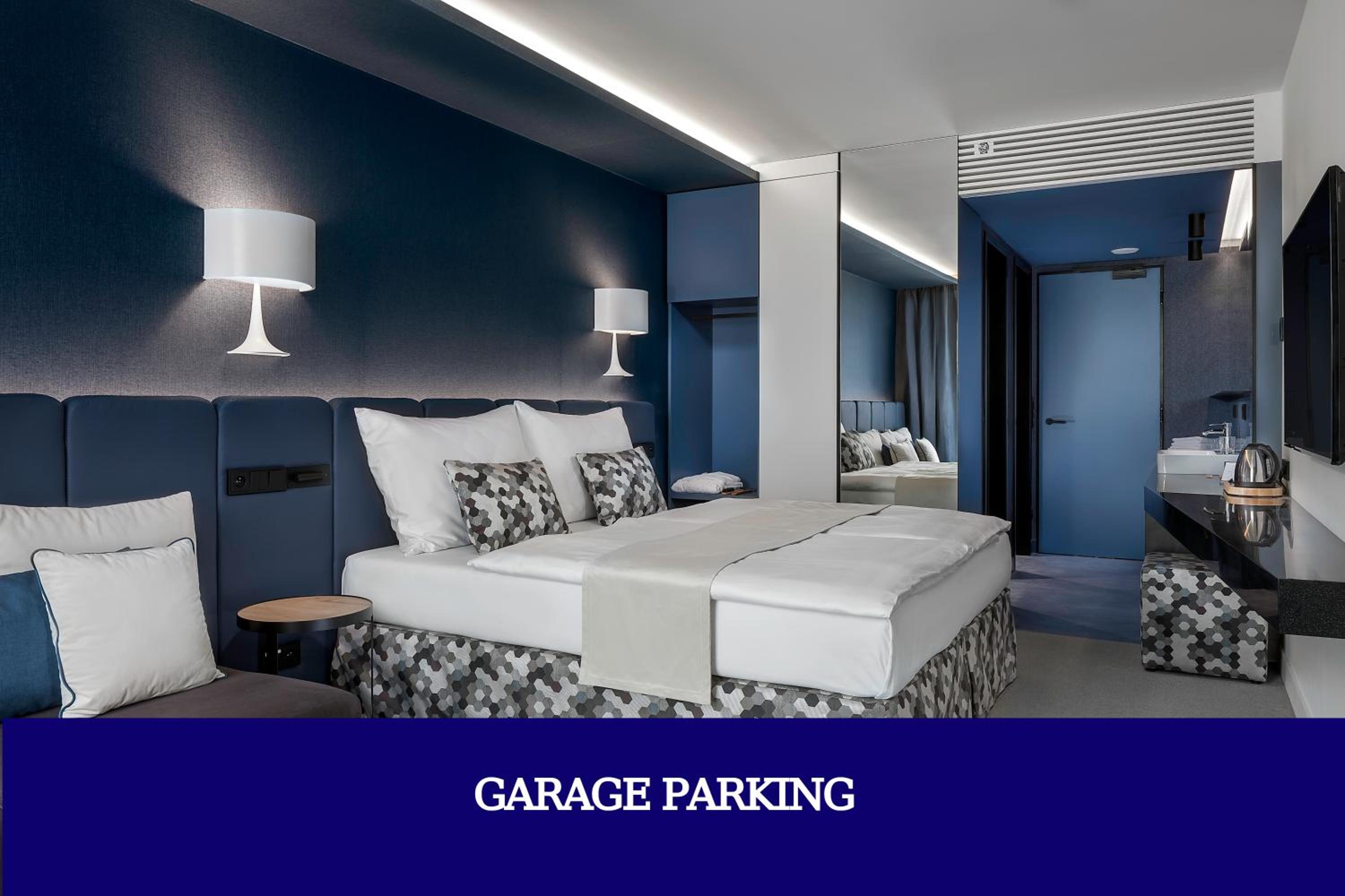 Deluxe Triple Room thumbnail 6