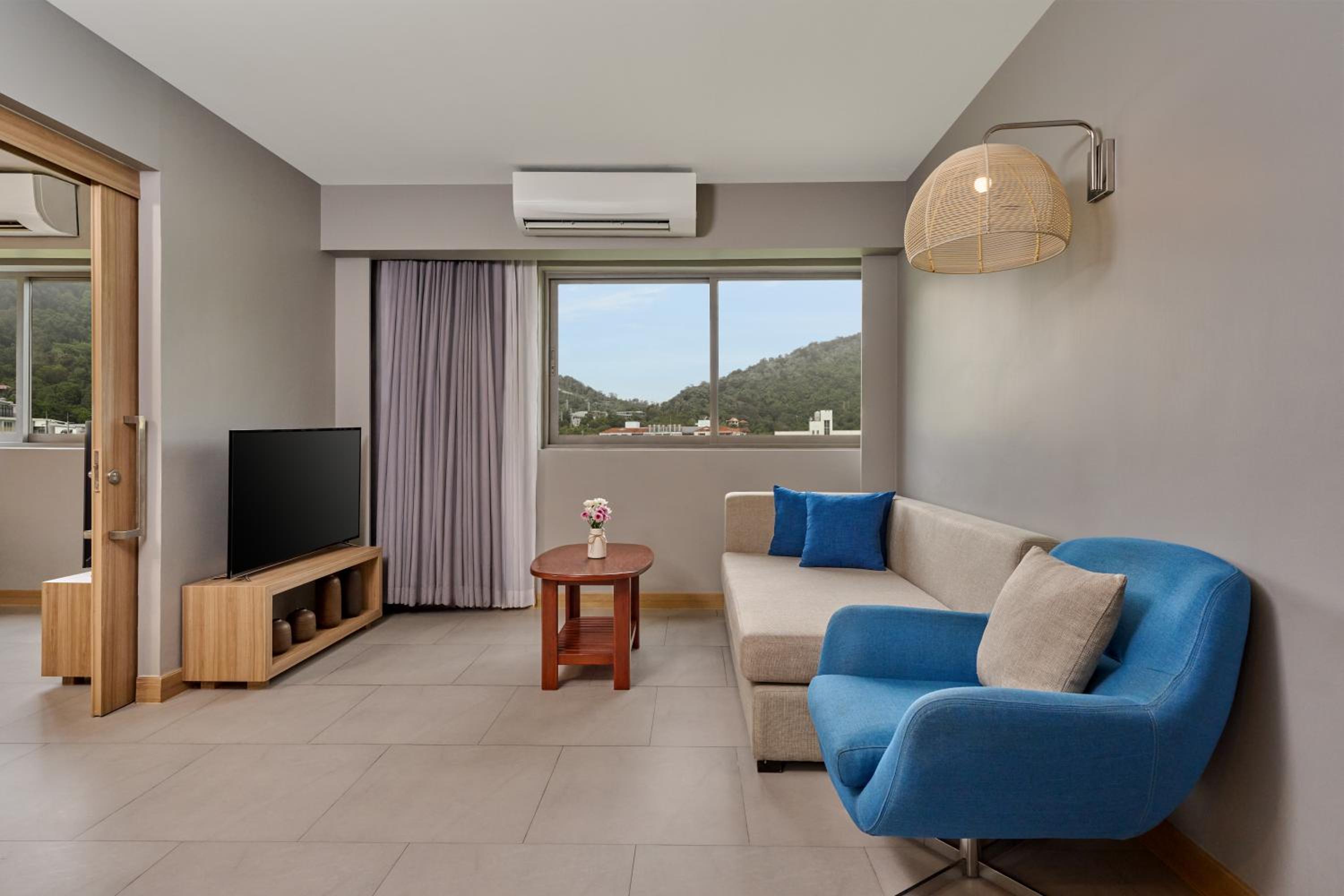 Two-Bedroom Suite with One Double and Two Single Beds photo 3