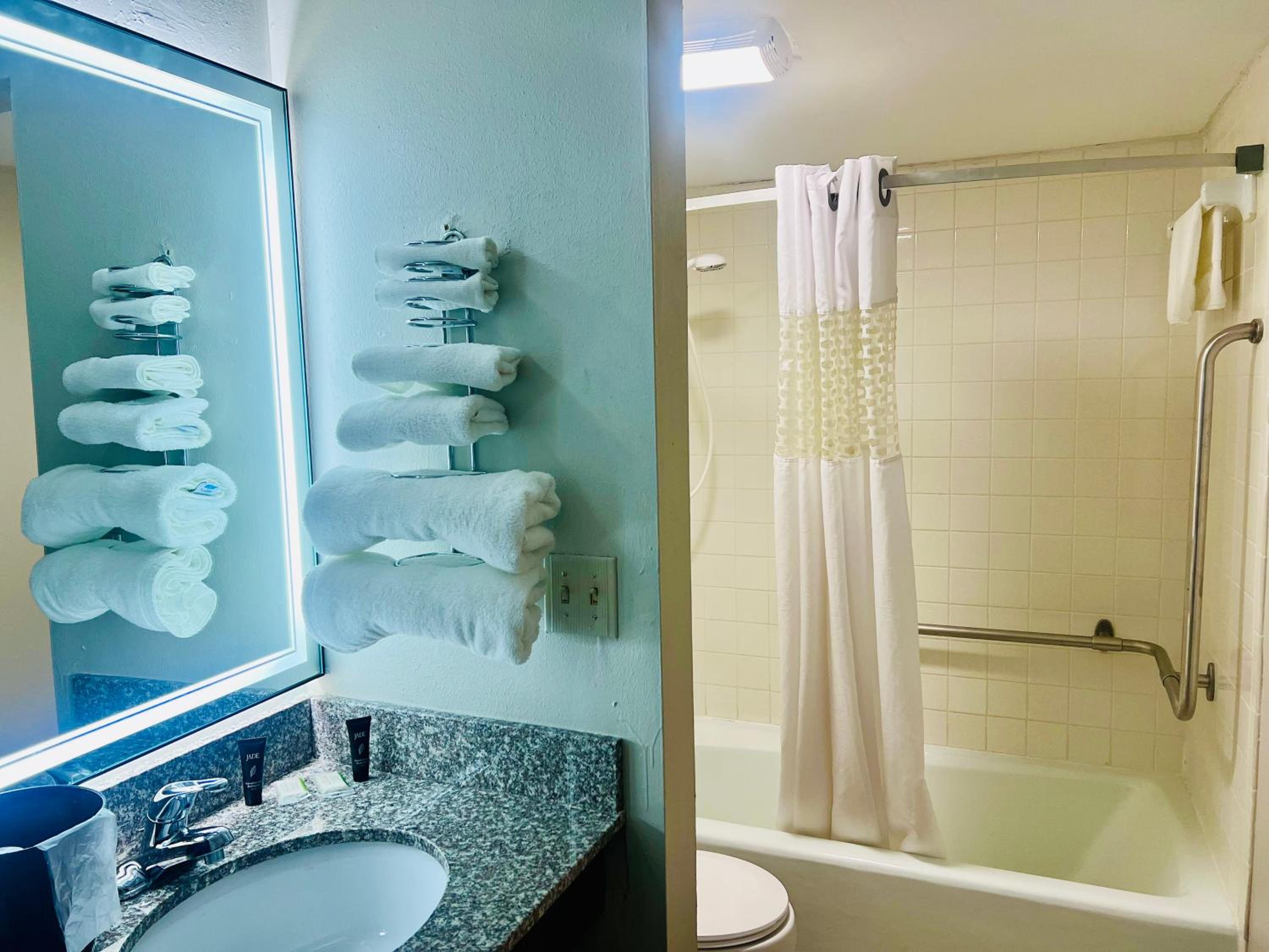 Pet Friendly Queen Room with Two Queen Beds - Mobility Accessible - Non-Smoking - Photo 1