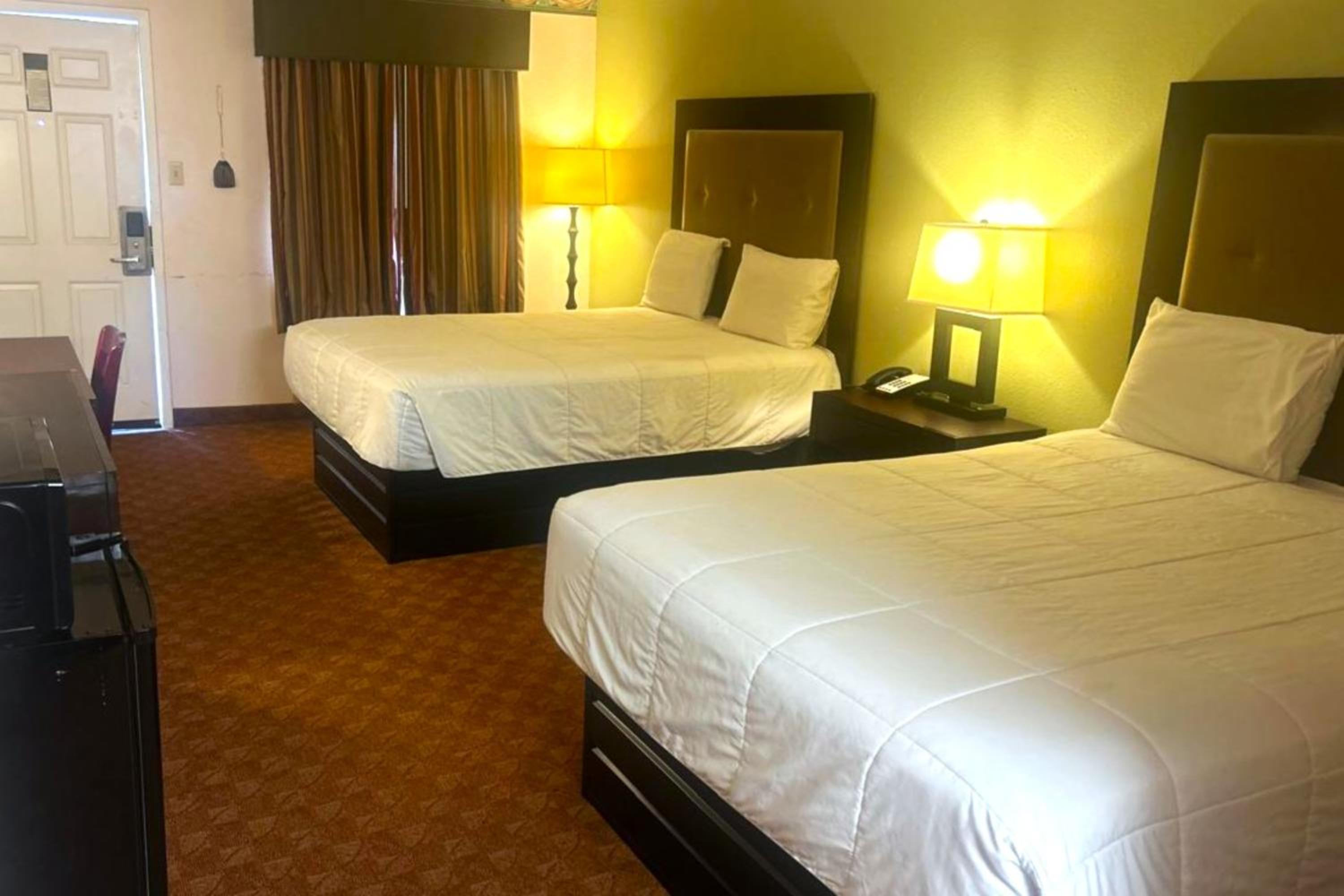 2 Queen Beds Non-Smoking - Photo 2