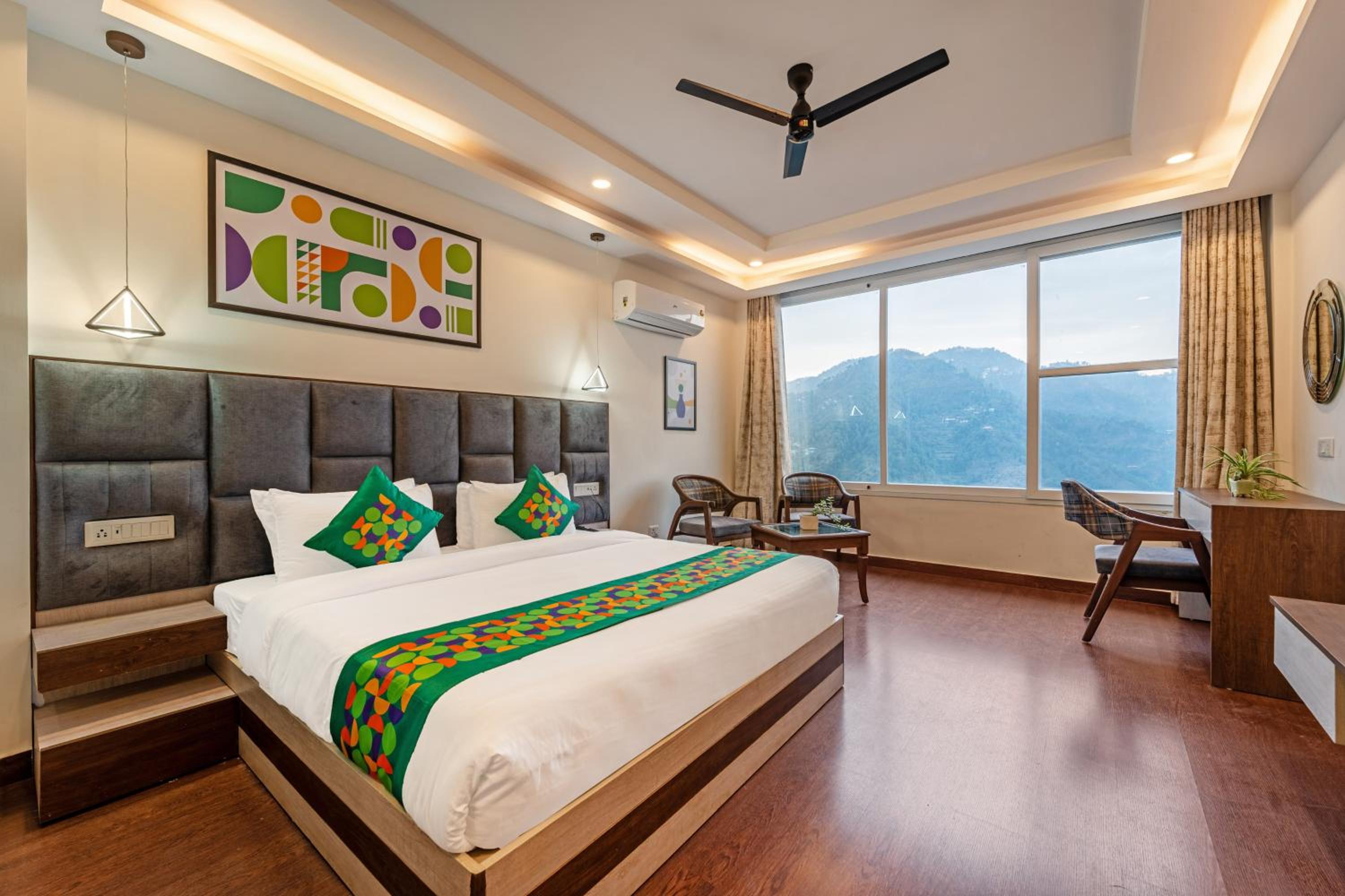 Deluxe Room with Mountain View