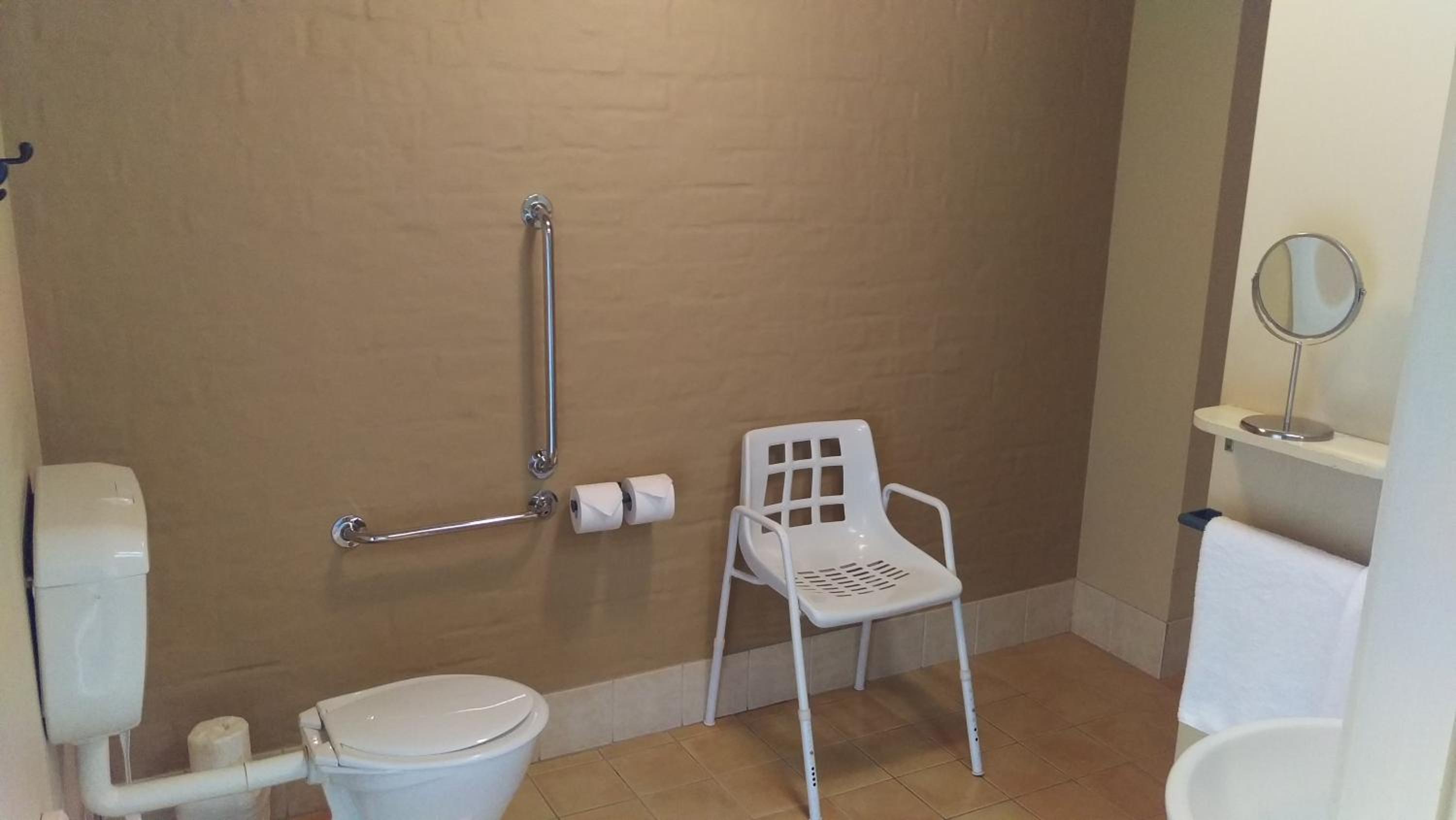 Comfort Twin Room - Disability Access photo 3