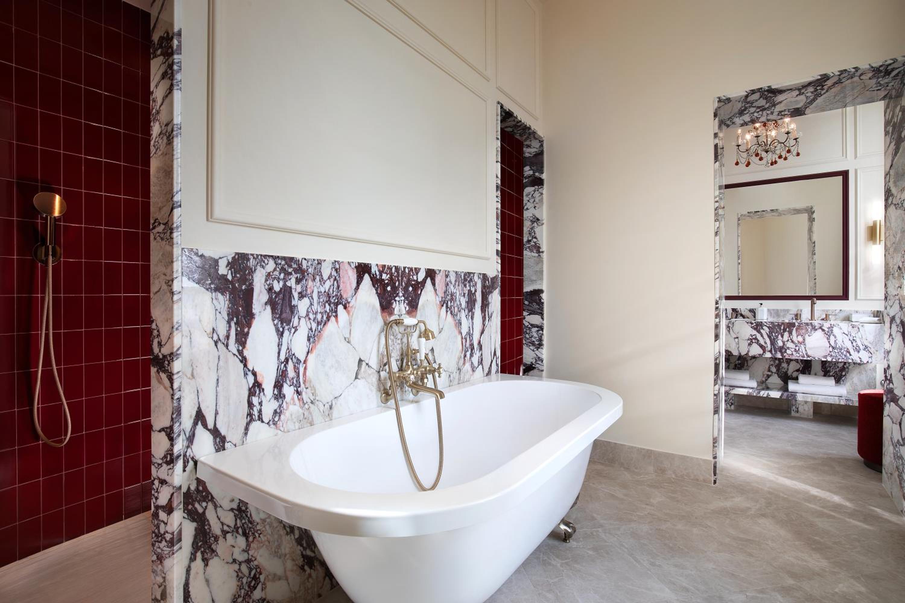 Deluxe King Suite