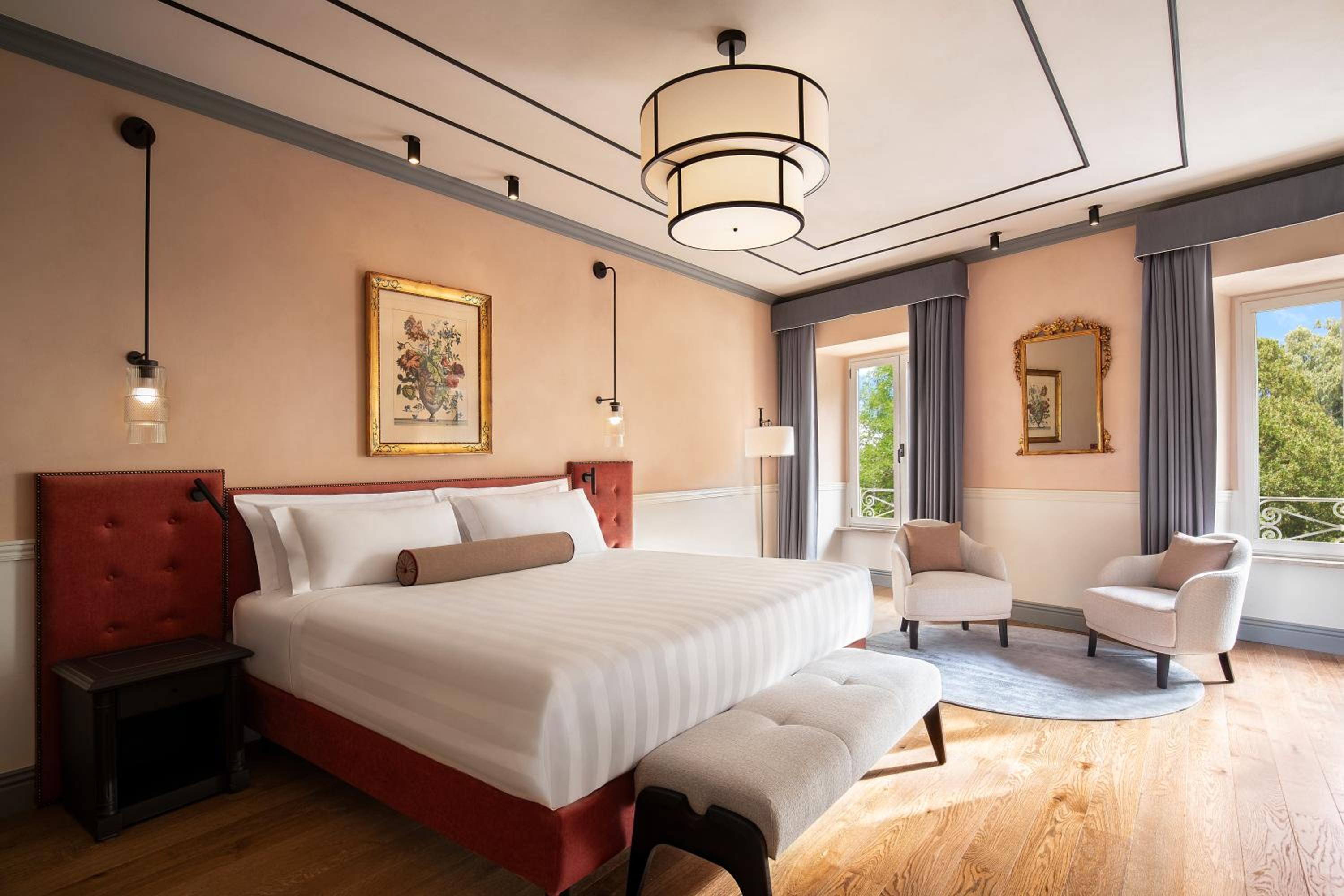 Deluxe King Suite photo 2