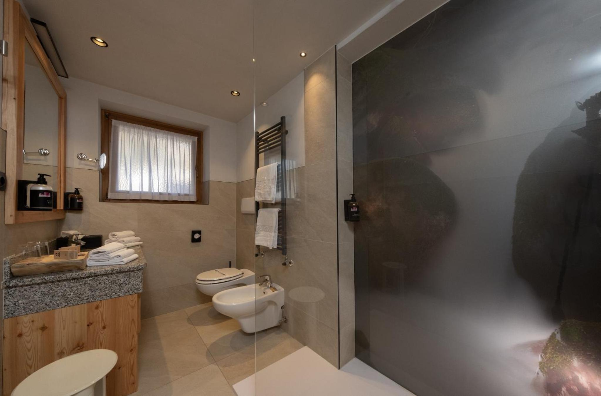 Deluxe Junior Suite with Mountain View - Photo 1