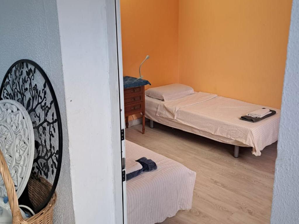 Single Bed in Mixed Dormitory Room