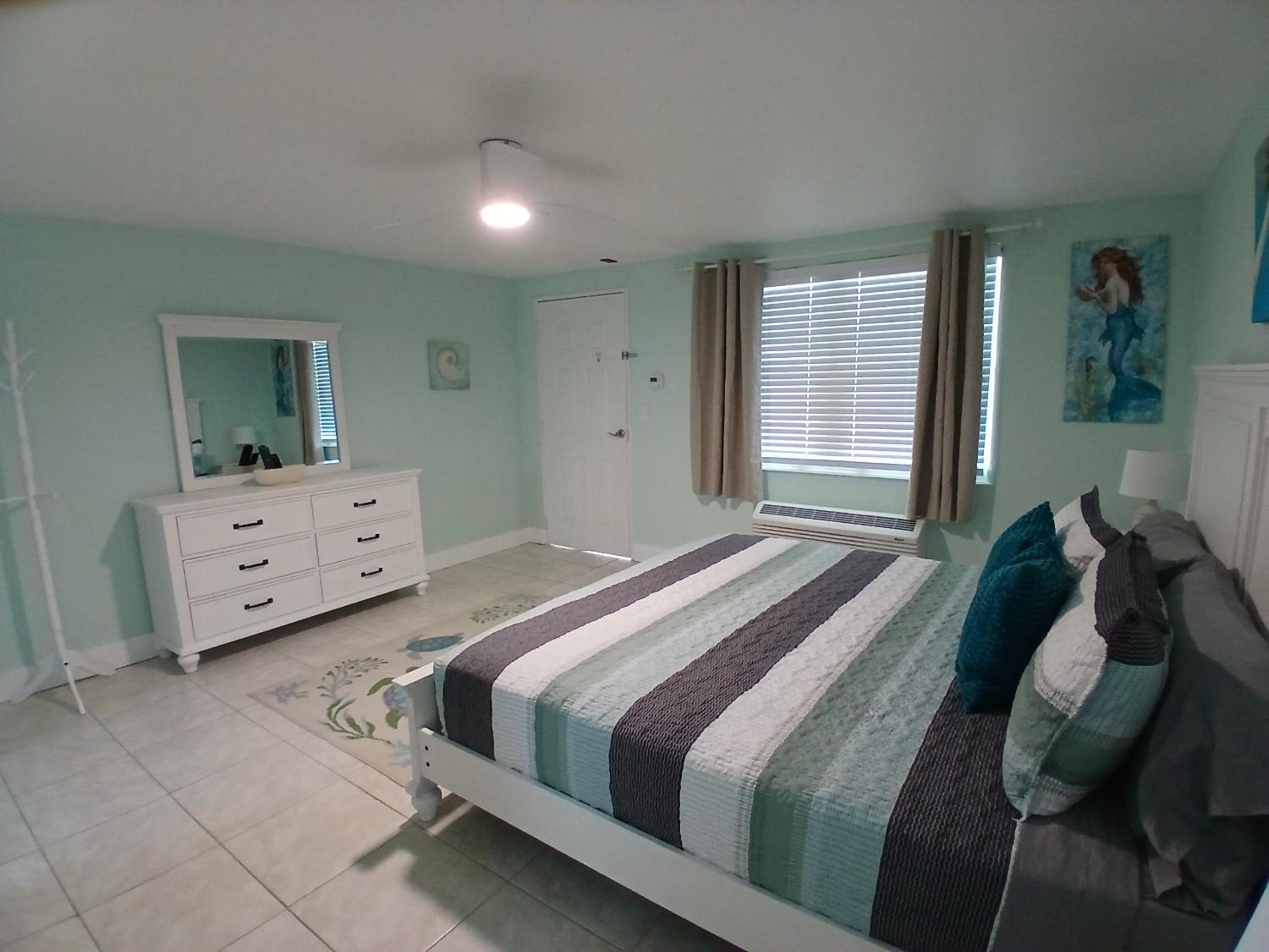 King Suite with Sofa Bed photo 2
