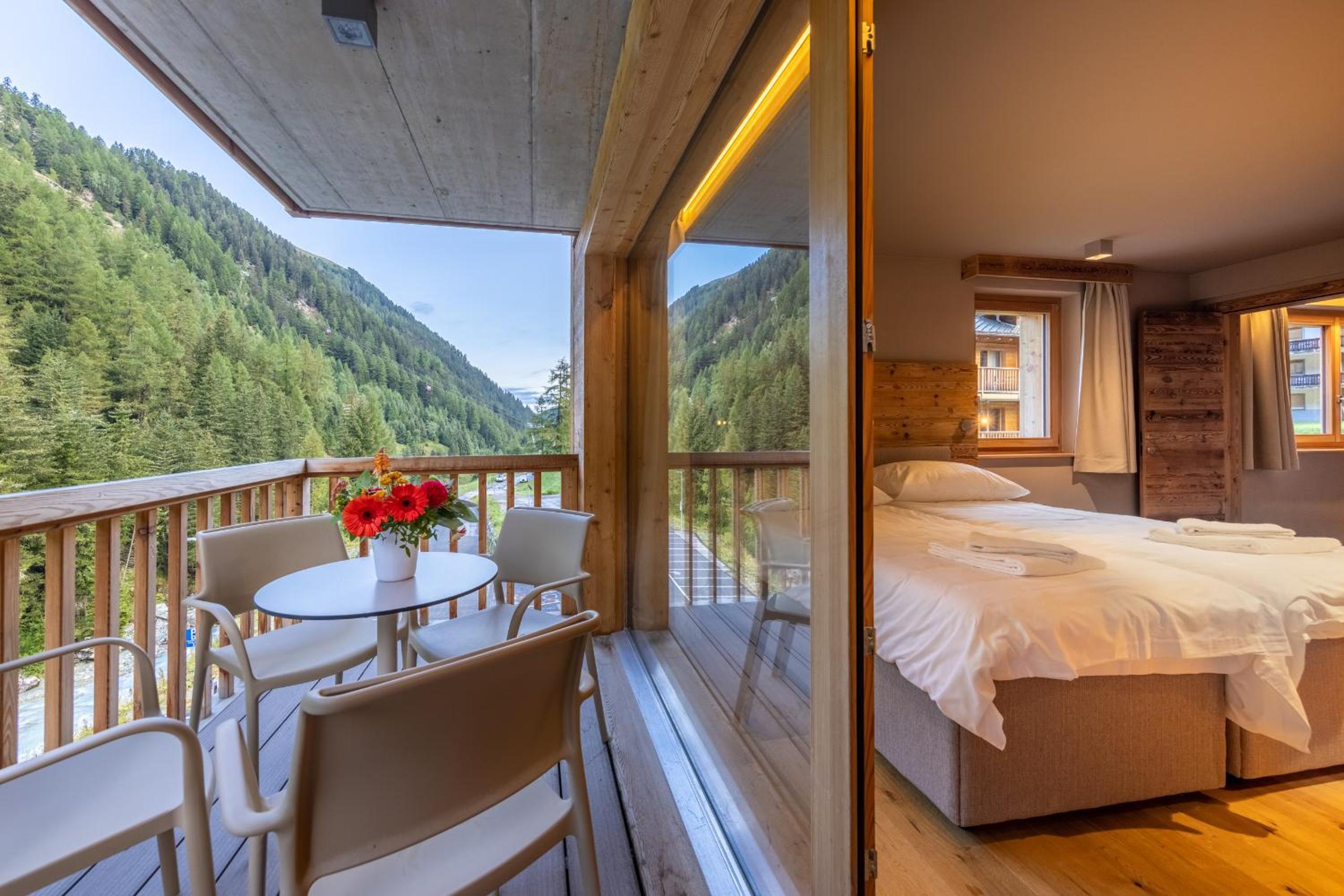 Two-Bedroom Apartment with Terrace or Balcony (6 People)